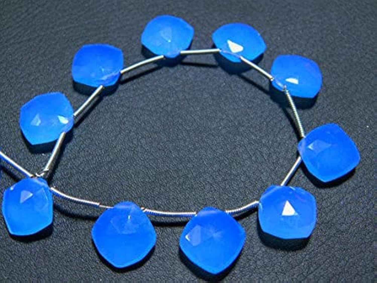 Chalcedony naturelle briolette 12mm pour remplacer les perles ternes par des pierres éclatantes