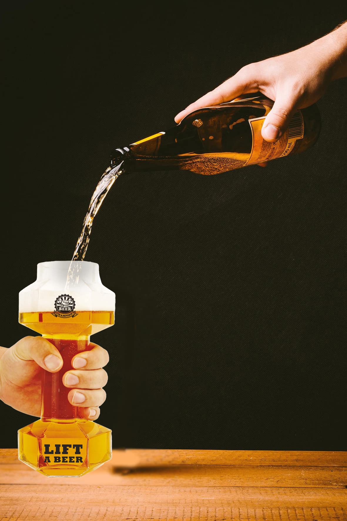 Winkee - Bicchiere da birra con bilanciere – 0,68 litri di capacità I bicchiere da birra divertente per mezzo luminoso o pils I costruzione muscolare durante il bere birra I La palestra per gli amanti