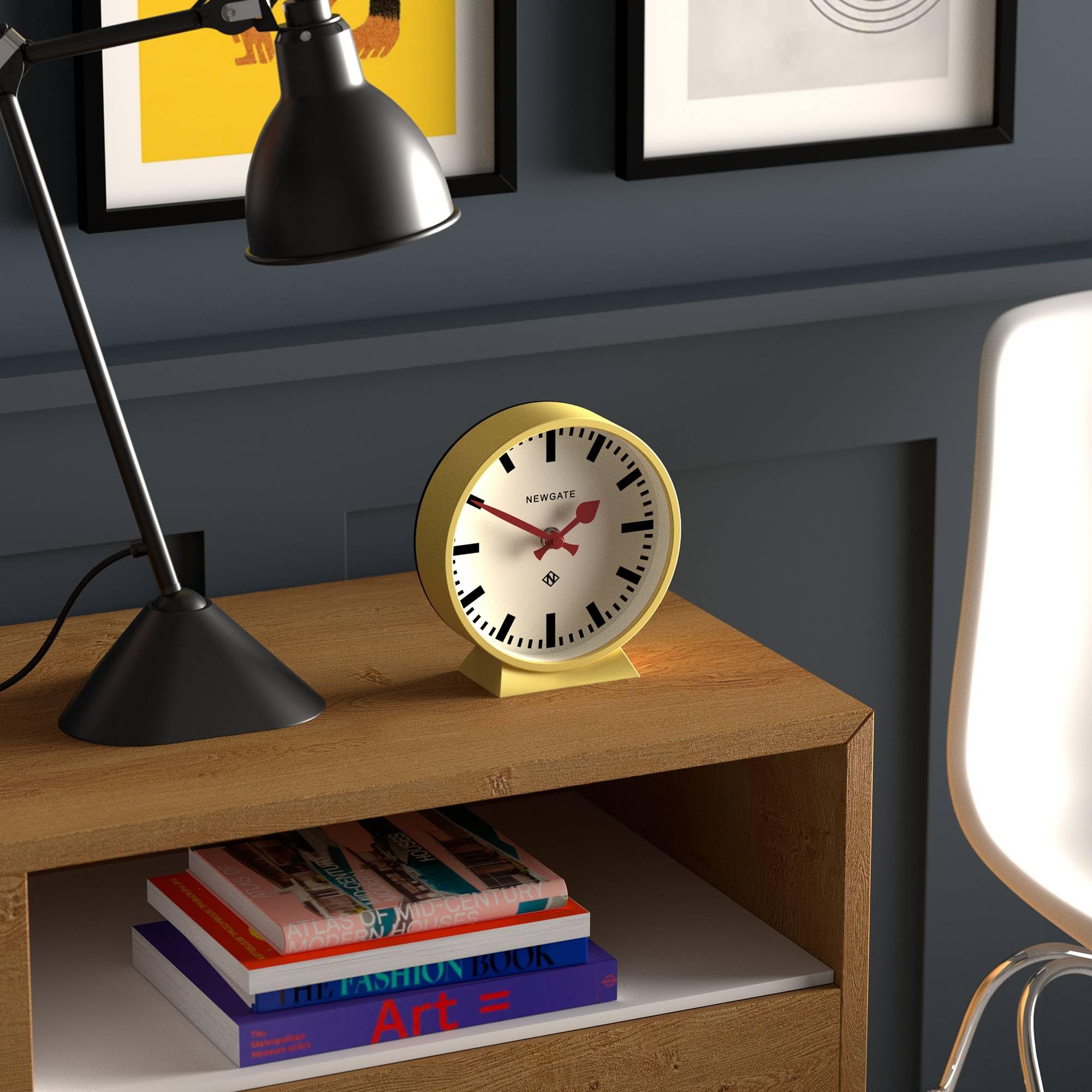 Newgate® M Orologio da scrivania Mantel Railway | Progettazione moderna dell'orologio rotondo della stazione | Giallo | Stile contemporaneo per scrivania, tavolo, mensola o comodino