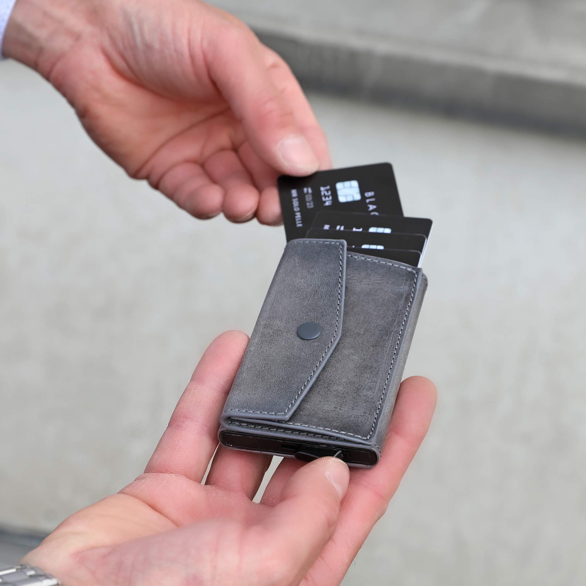 Solo Pelle Kartenetui | Kreditkartenetui | Leder Geldbörse Slim Wallet Portmonee | Geldbeutel mit RFID Schutz für bis zu 8 Karten Model: Mech (Steingrau mit Kleingeldfach)