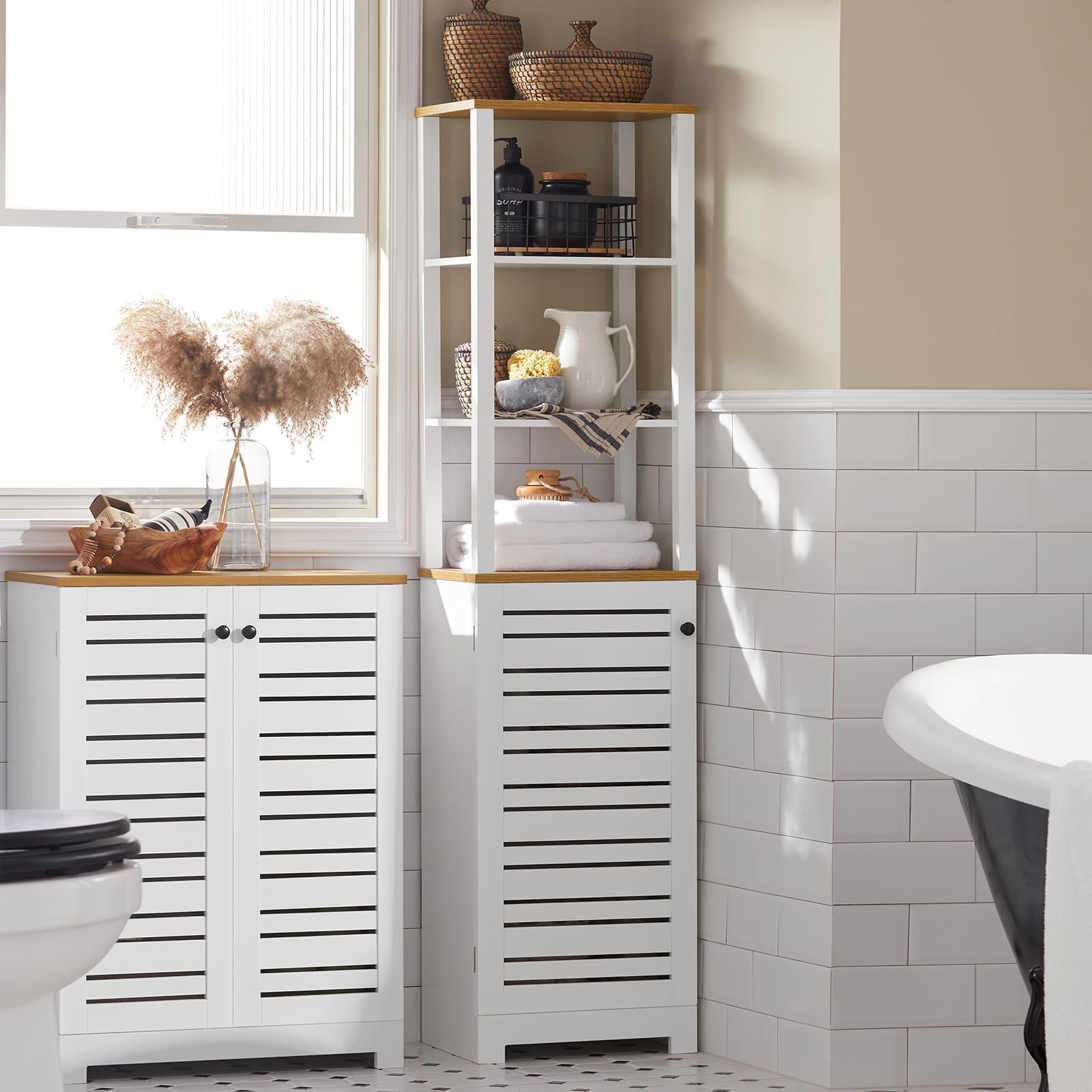 SoBuy Mobile Bagno Alto e Stretto Salvaspazio con Ripiani Aperti e Anta a Doghe – Colonna Bagno da Terra in MDF, Armadietto Moderno per WC o Lavanderia – Bianco/Naturale, 160x40x30 cm, BZR43-W
