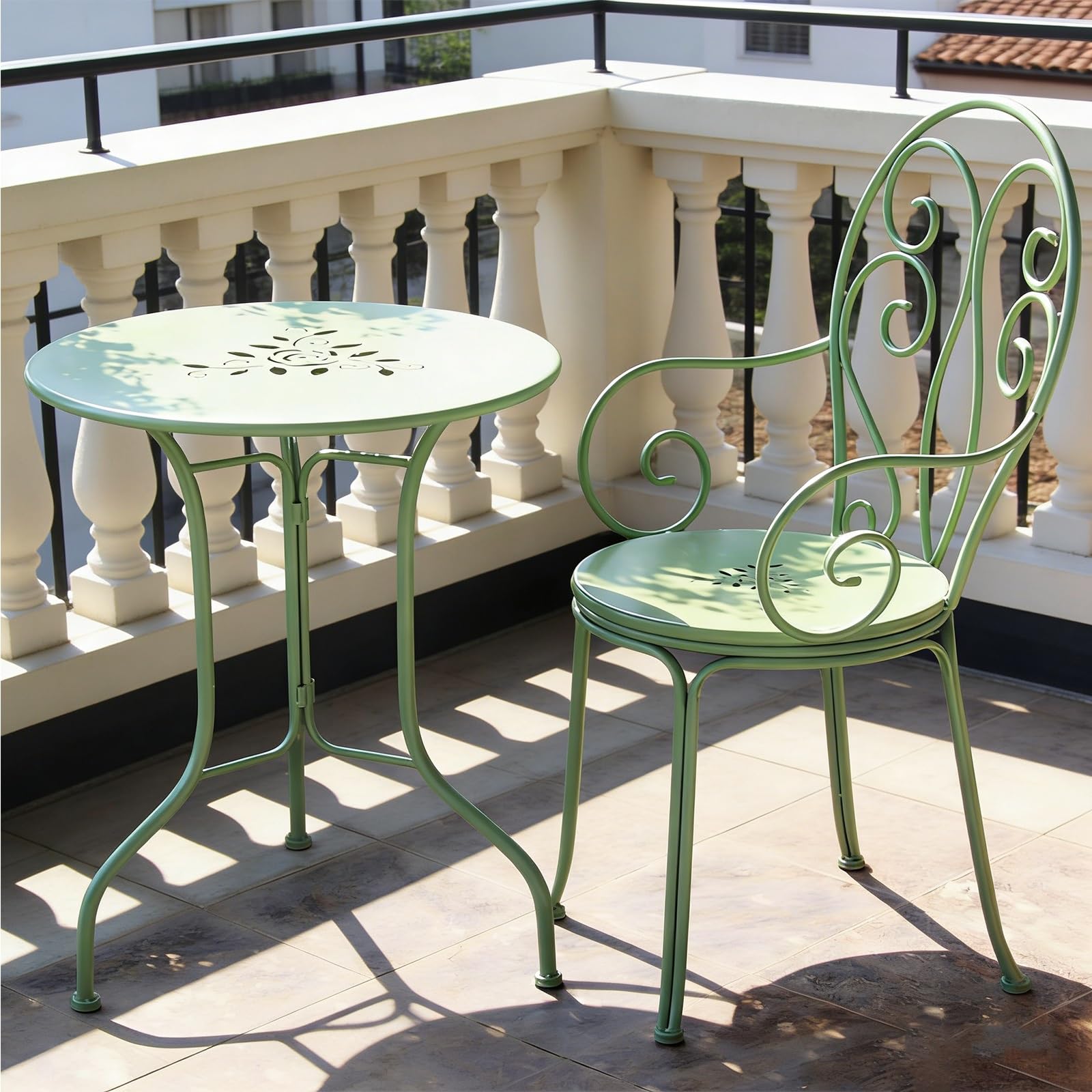 Table d'appoint et chaises de jardin robustes pour extérieur et salon
