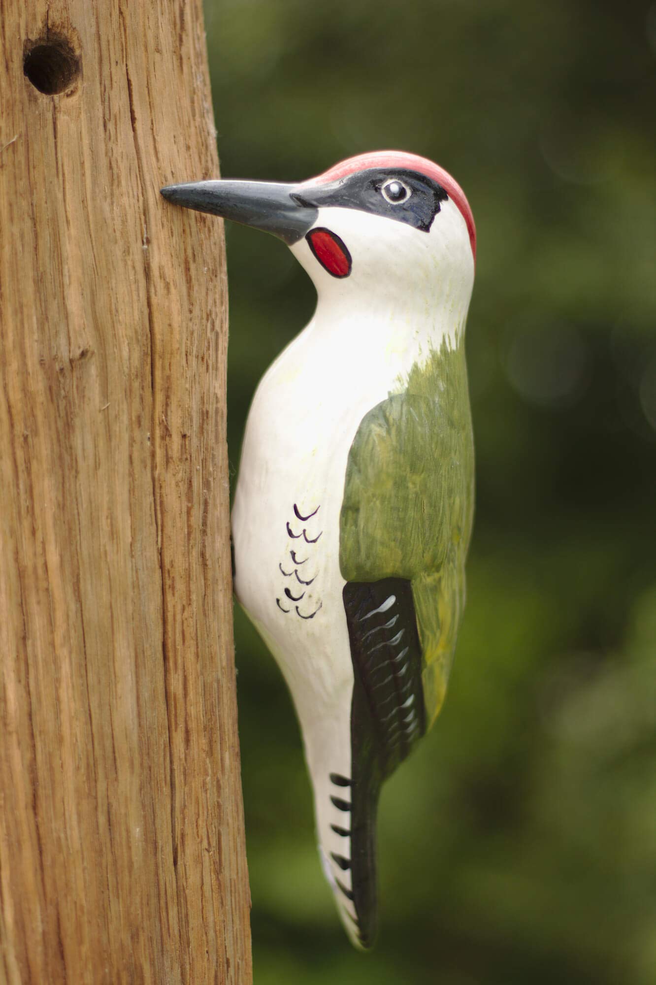 Gartenfigur Grünspecht Aus Keramik – 22 Cm, Handbemalt & Frostfest – Deko Für Baum & Holz