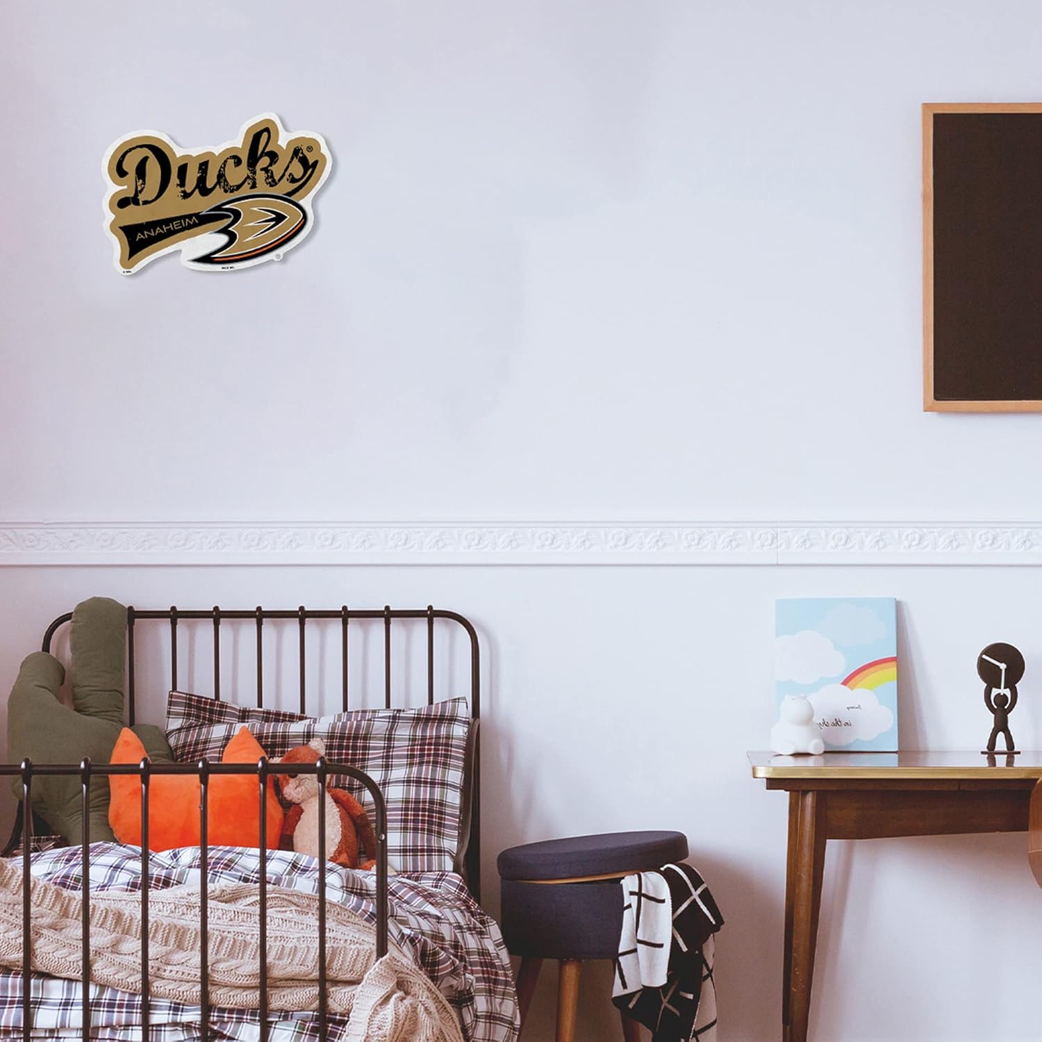 NHL Rico Industries Pennant Shape Cut Pennant - Home and Living Room Décor - Soft Felt EZ to Hang - Image 4