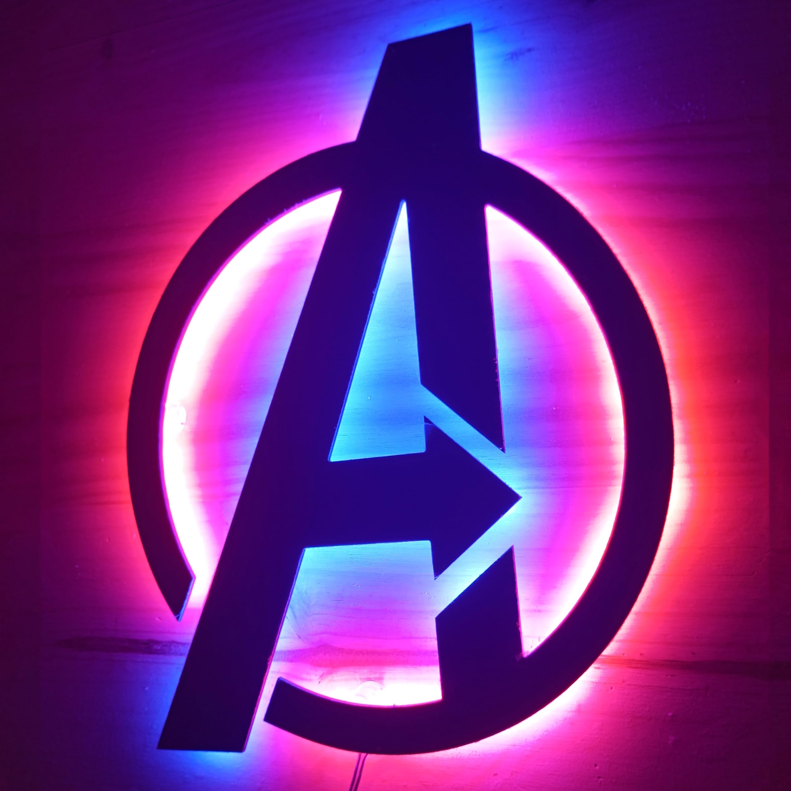 Cartel neon-led inspirado logo Avengers Vengadores luz pared - Letrero luminoso para colgar en la pared inspiración Marvel los vengadores Personalizable