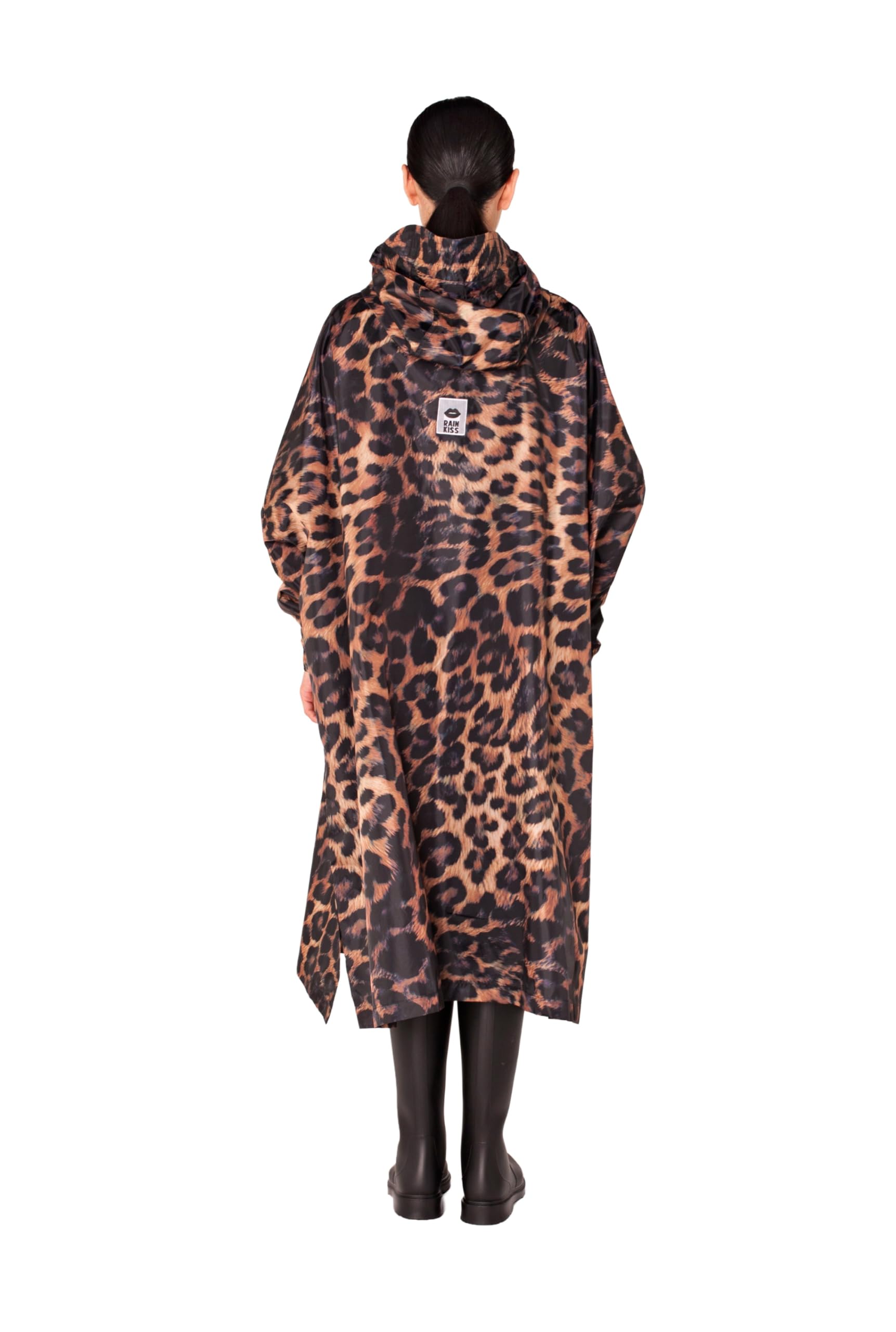 Rainkiss Regenponcho Erwachsene – Wasserdicht & Atmungsaktiv – Einheitsgröße – 100% recyceltes Polyester – PFAS-frei – Leopard Print – Braun/Schwarz