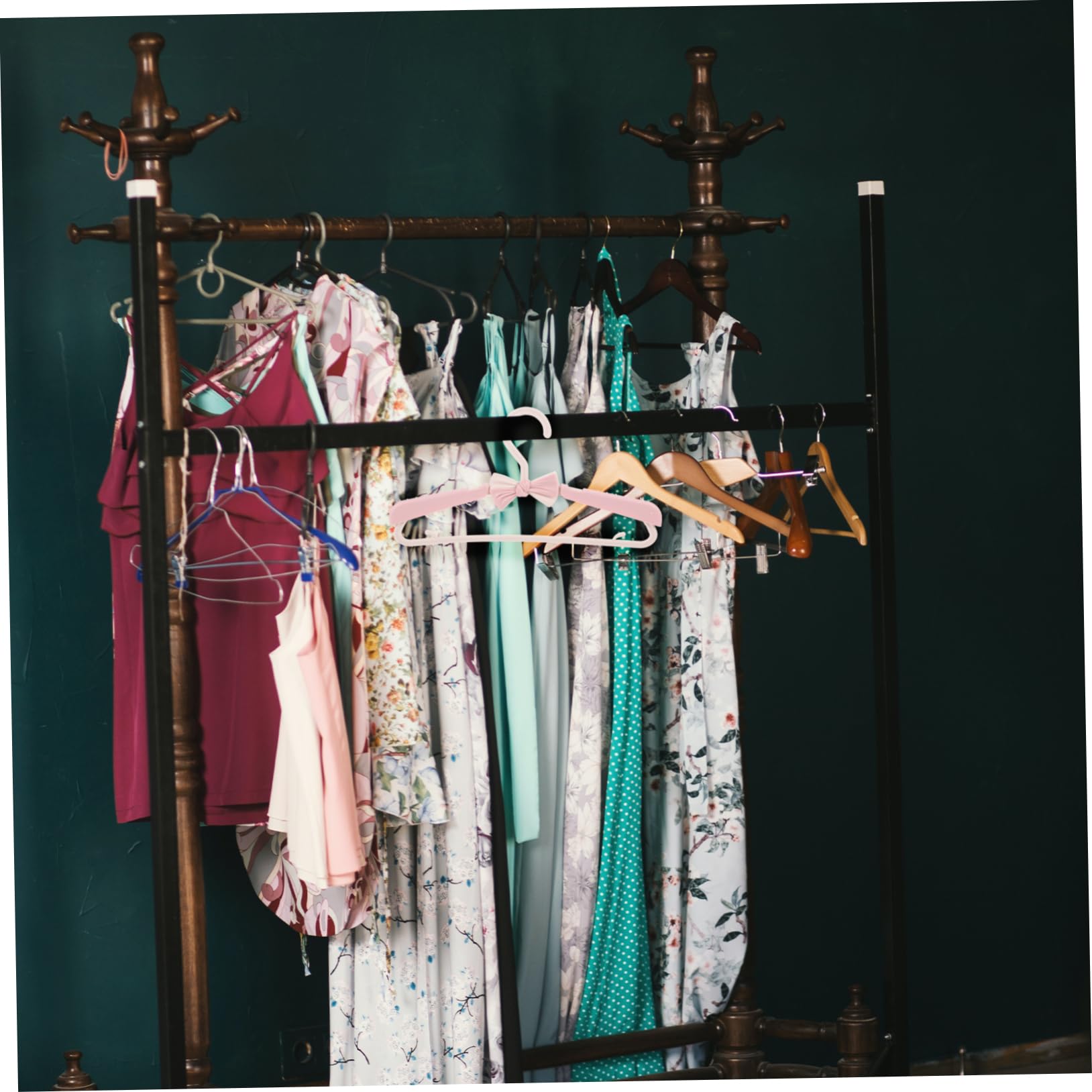 HEALLILY Plastic Boys and Girls Hangers Set of 5 Baby Clothing Hangers Non-Slip Design for Closet