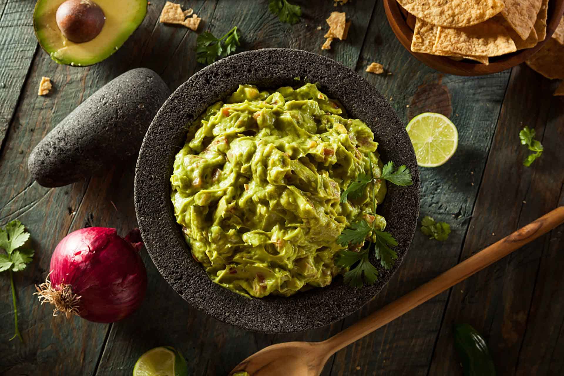 Coladera Mexikanischer Stein Molcajete de Piedra Set für Guacamole mit traditionellem Taschentuch und Reinigungsbesen Vulkanisches Lavastein Original Mörser und Stößel Würze und Curado Anleitung