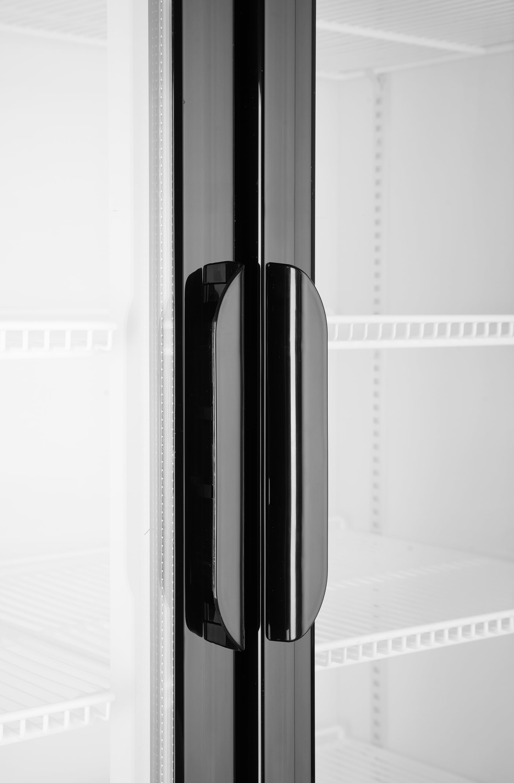 HENDI Frigorifero pubblicitario Arktic per bevande, armadio refrigerato verticale con pannello retroilluminato, 2 porte, 512L, 0–10°C, 220V, 510W, 1120x585x(H)1900mm, acciaio verniciato a polvere nero