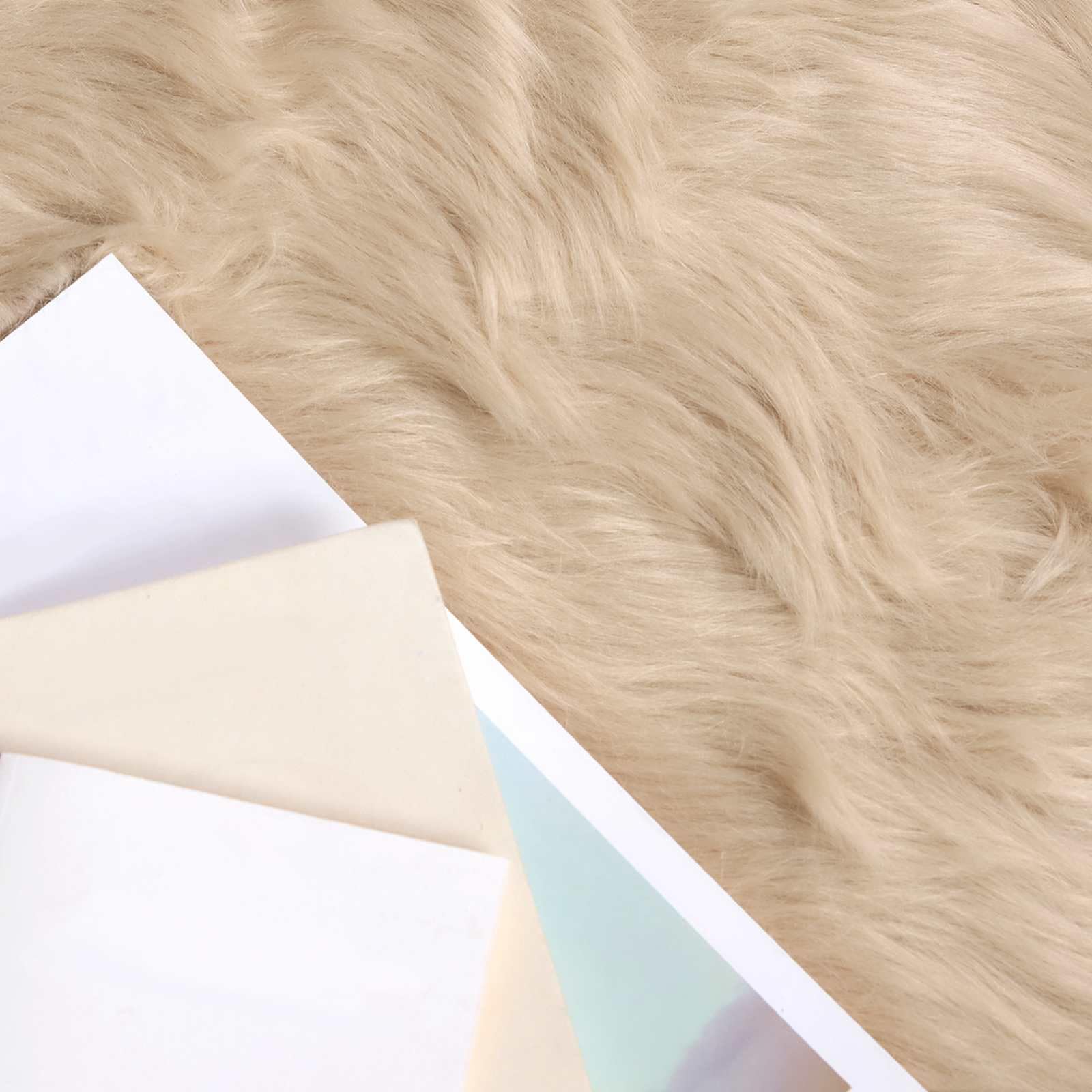 TAFALLA Tapis en peau de mouton synthétique en polyester - Beige - 60 x 90 cm - Poils longs moelleux et doux - Pour salon, chambre à coucher, couloir - Protection de sol