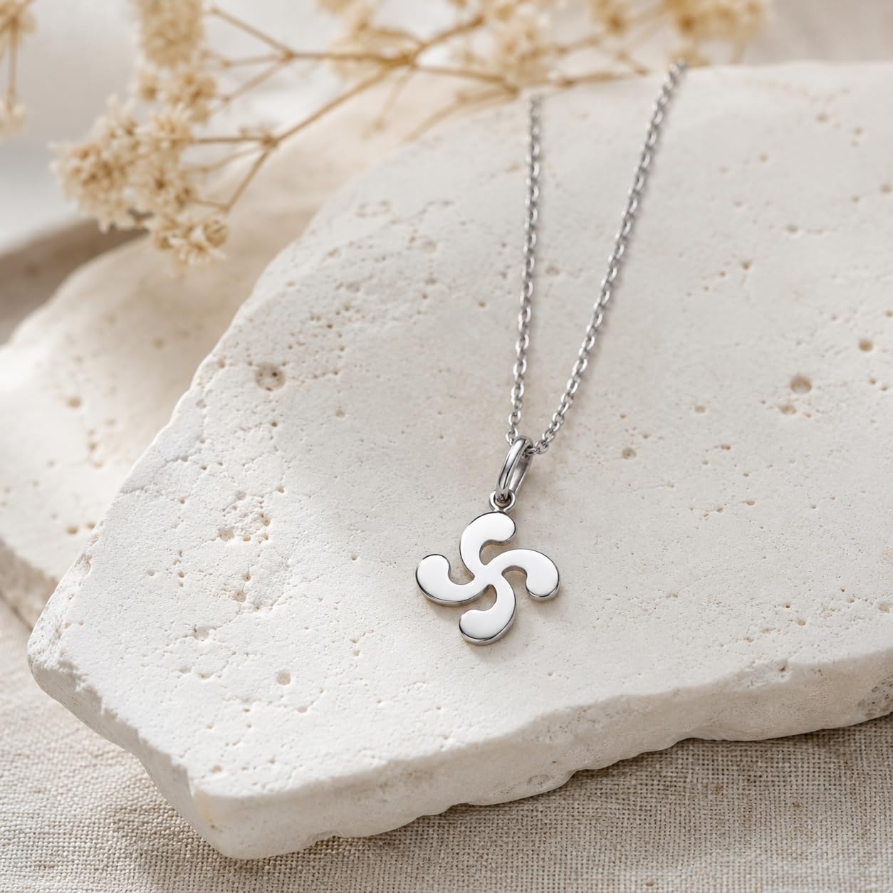 Colgante Plata de Ley 925 con cadena incluída - Lauburu, Cruz Vasca