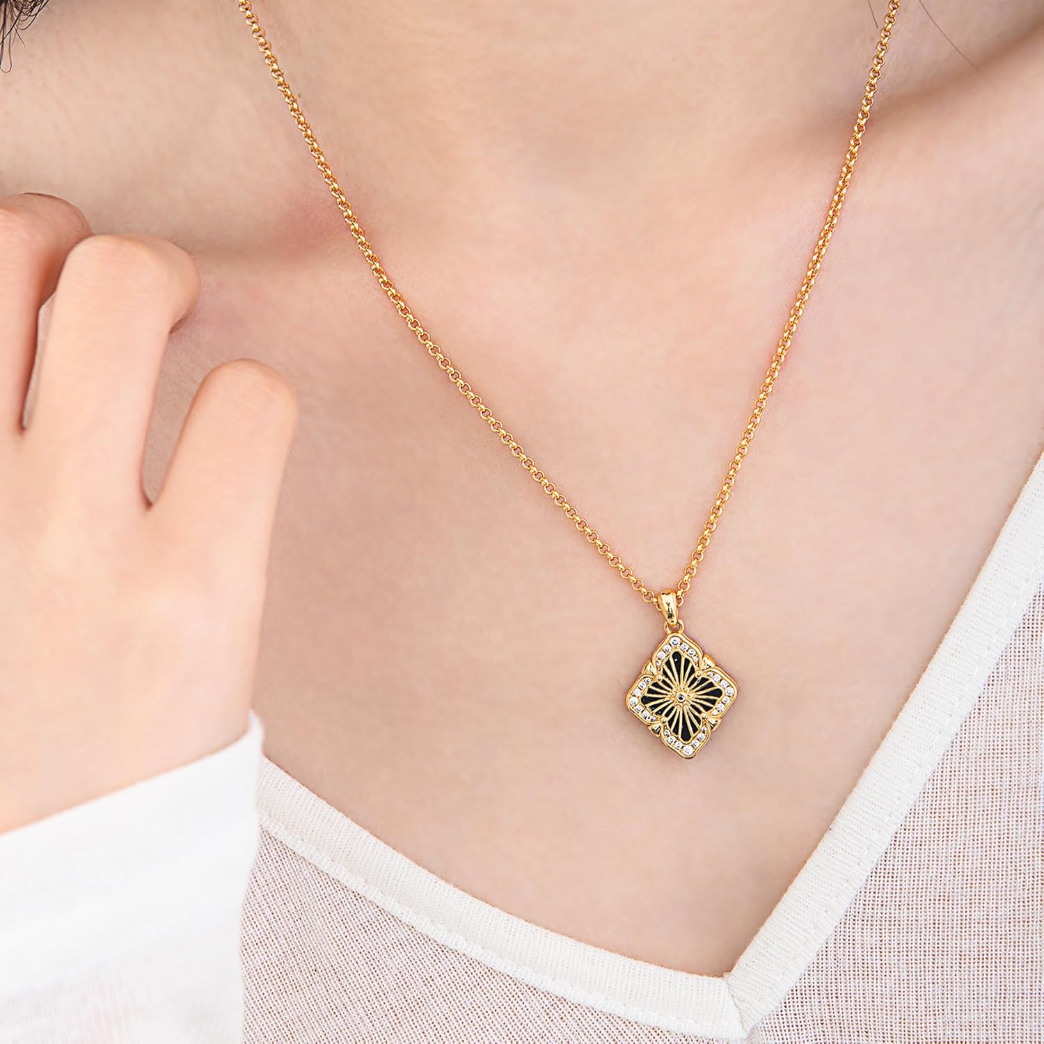 Vintage Jewelry for Women, Double-Sided Gold Clover Necklace 18K Plated with Gemstone, Mother of Pearl Inlaid, Vintage Necklace Set - Image 2