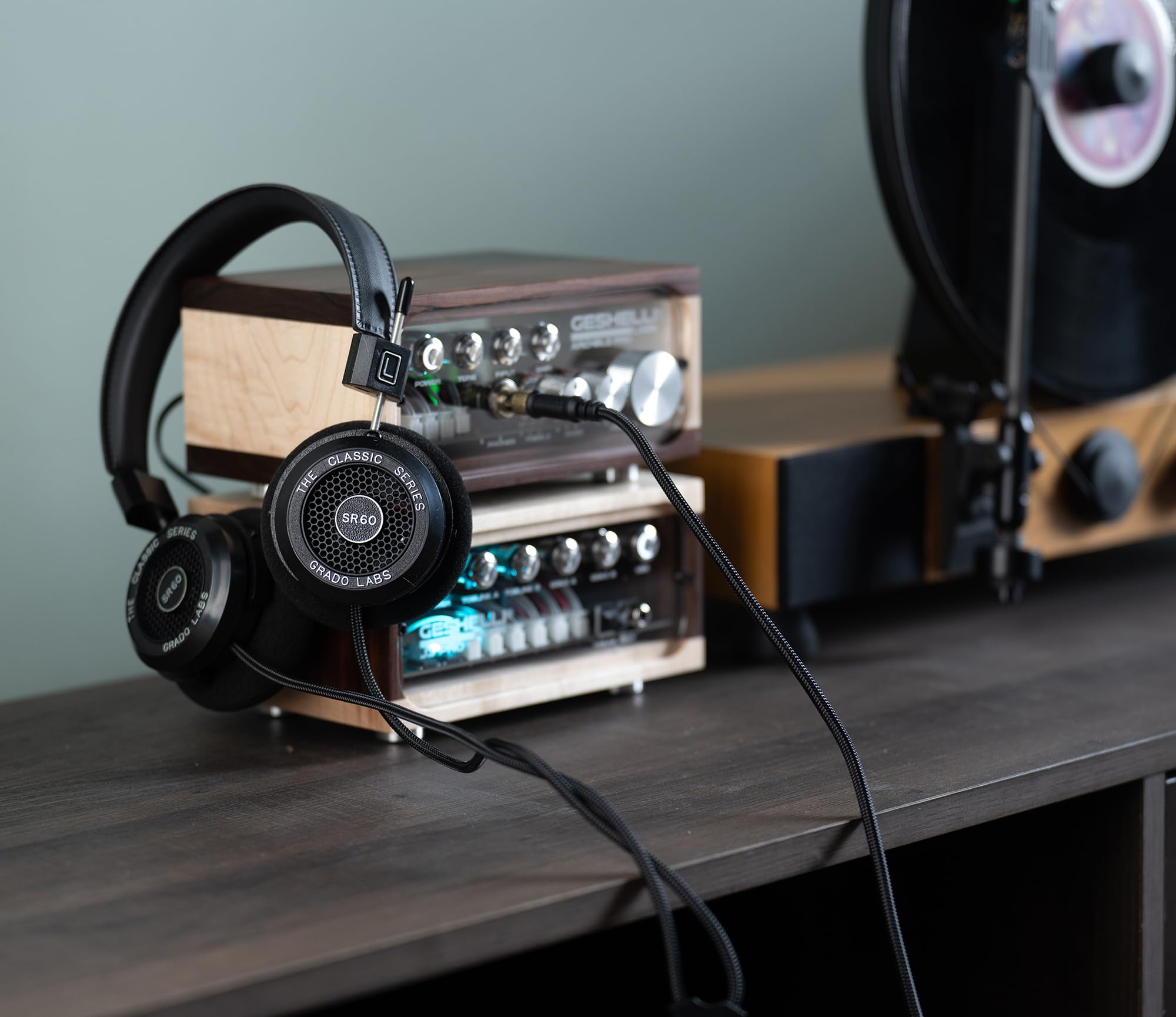 GRADO Classic Series SR60 - Cuffie aperte, cablate, on-ear, leggere, suono naturale, ascolto domestico