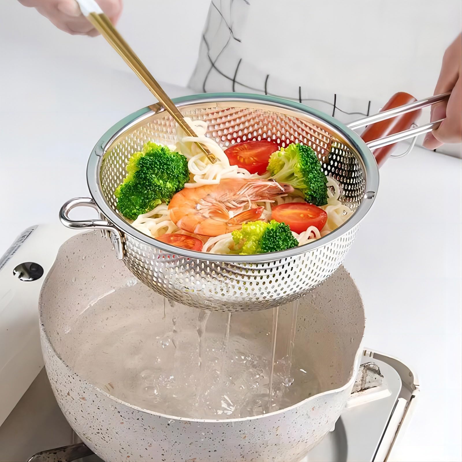 Colador de lavabo de acero inoxidable con asa, colador de cocina, pies de descanso y colador para colar, enjuagar, freír, cocinar al vapor o cocinar verduras y pasta y lavar frutas, 7.68 5