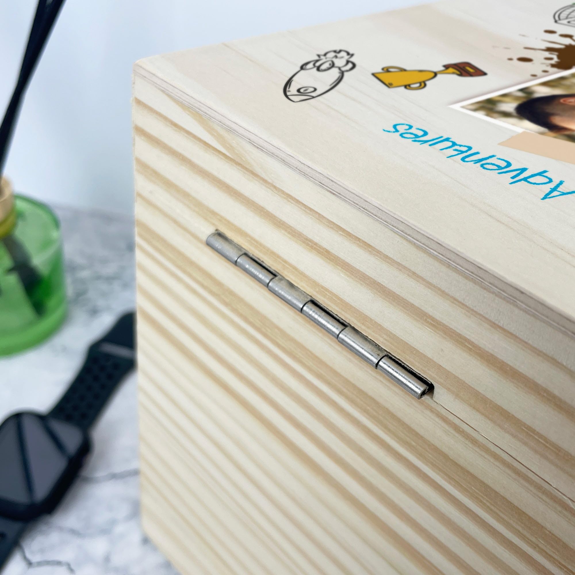 Caja de recuerdos personalizada con diseño de pino de Our Adventures Doodle | Regalo del día del padre | Caja de recuerdos de madera personalizada | Sube tu propia foto | Bisagras y cierre de metal |