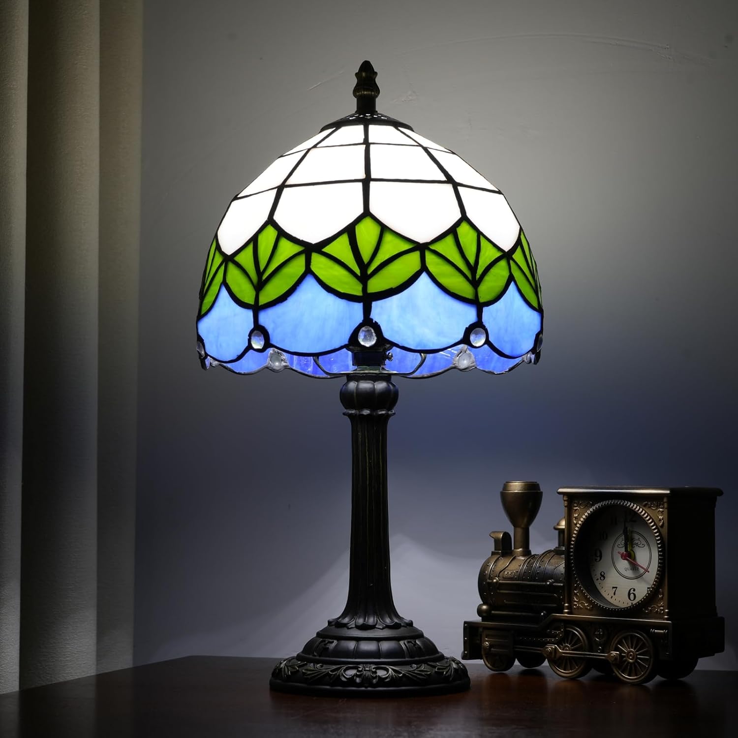 Small Tiffany Lamp Stained Glass Table Lamp Elegant Lovely Retro Style Green Lotus Leaf Bedside Nightlight Nightstand Bedroom Home Decoration Antique Living Room Office Interesting Lamp