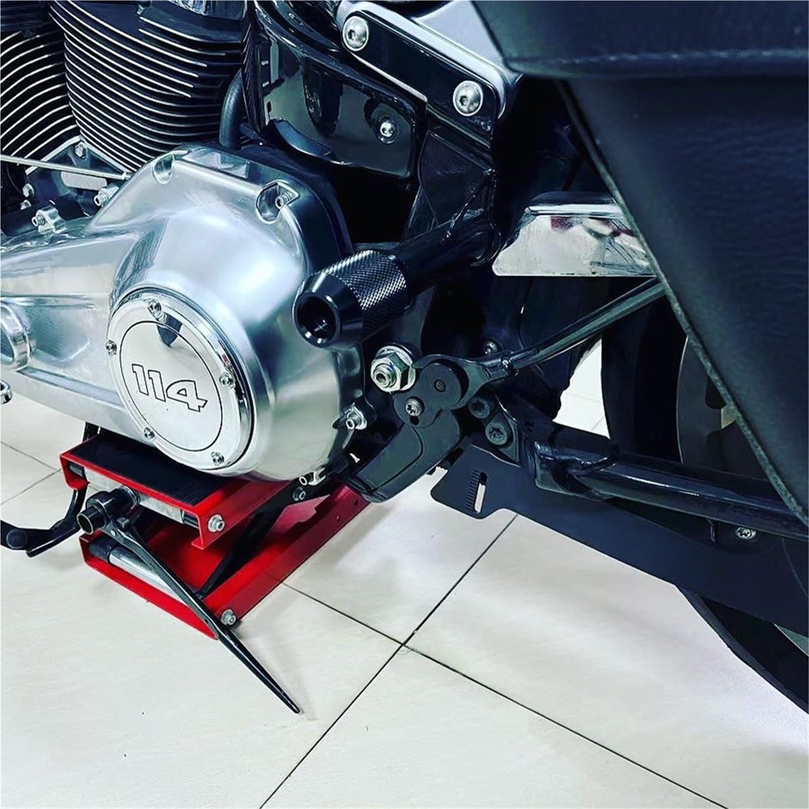Blokowanie wlewu paliwa Uniwersalne suwaki osłony sakwy i pasujące do Harley M12 Korek wlewu paliwa do motocykla(Black A)