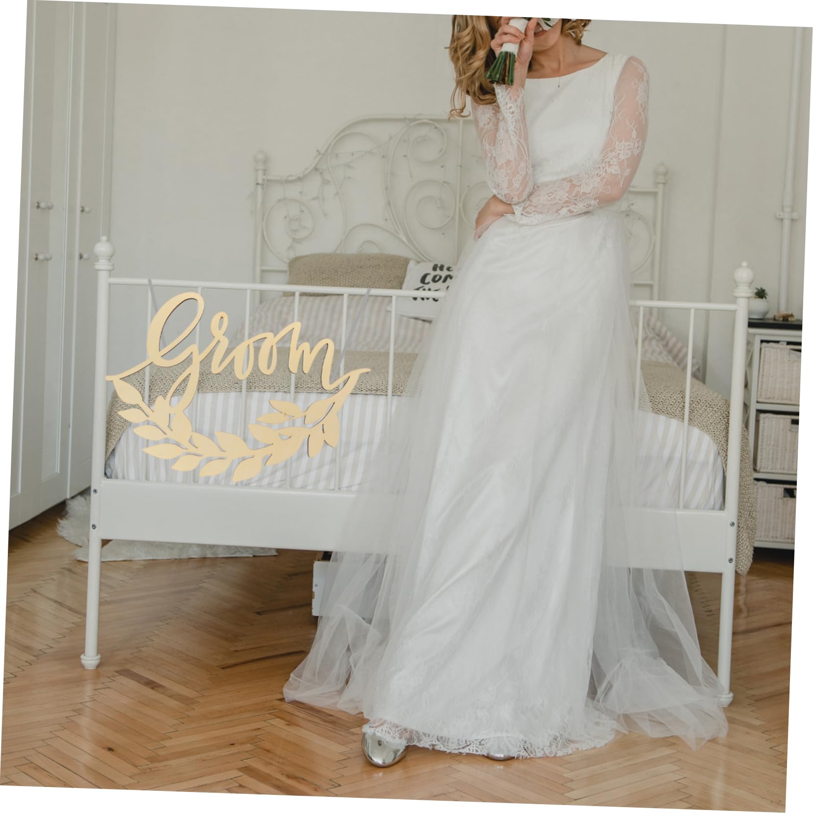 HOMSFOU Hochzeitsstuhl Rückenschild Holz Hochzeit Anhänger mit Braut und Bräutigam Design für Hochzeitsdekoration und Fotografie Wiederverwendbar und Langlebig