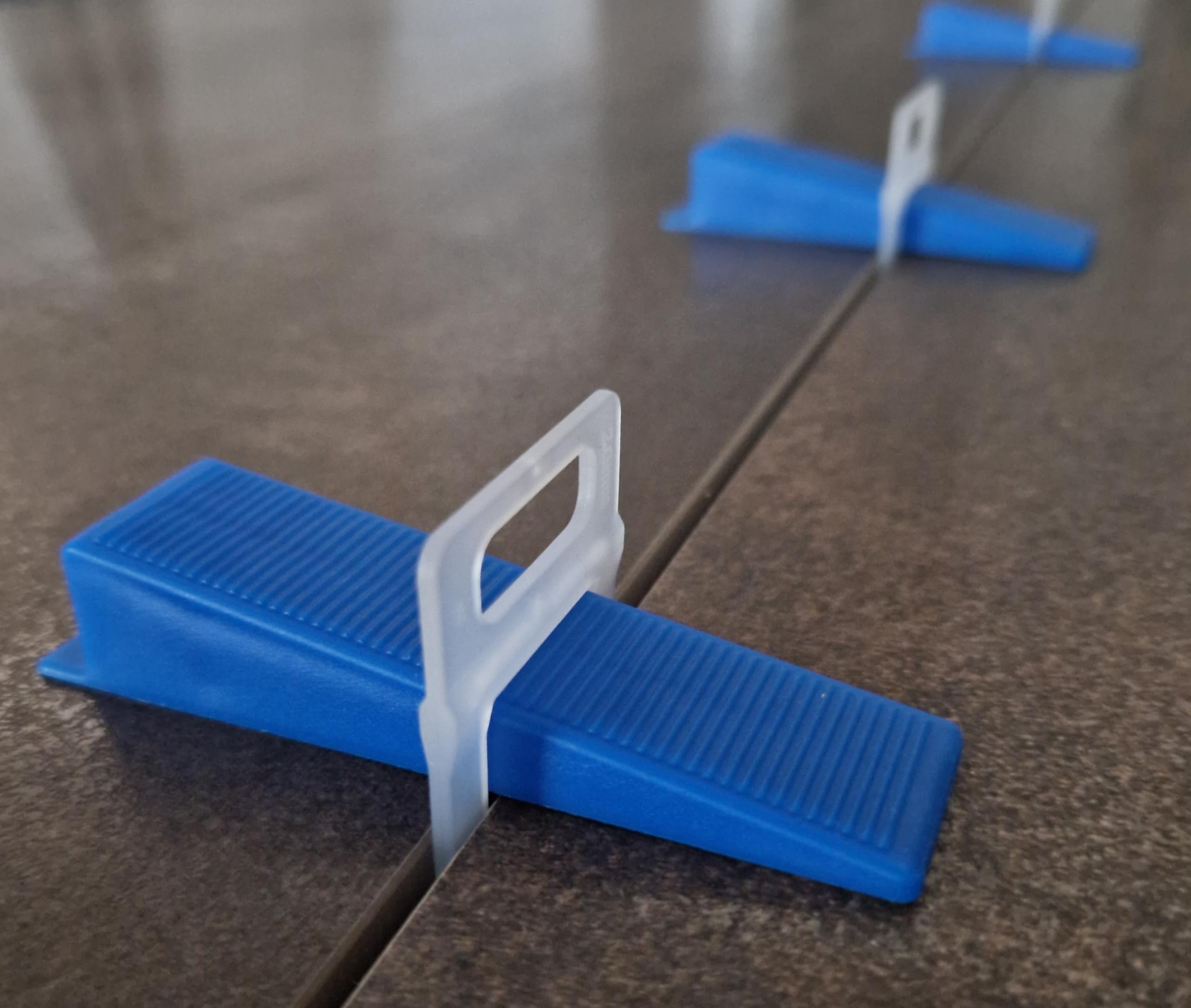 Sistema di livellamento per piastrelle, colore blu, spessore 3 – 12 mm, set XXL, 2 mm, 6000 linguette, 2000 cunei + pinze, sistema di posa delle piastrelle, sistema di livellamento delle piastrelle