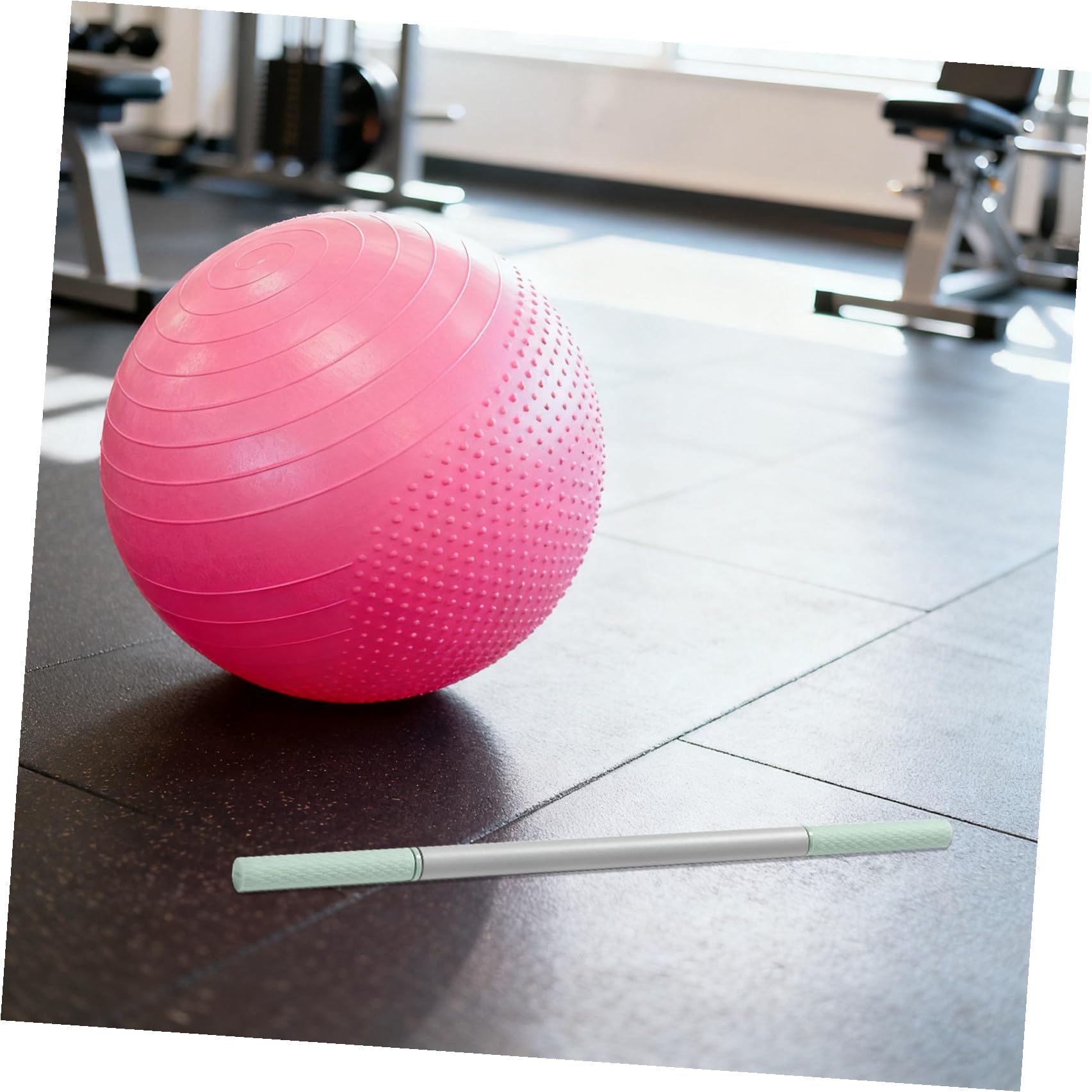 Rodillo de Masaje Muscular Portátil Diseño Ergonómico de Acero y Silicona para Relajación Profunda y Recuperación Postentrenamiento en Oficina