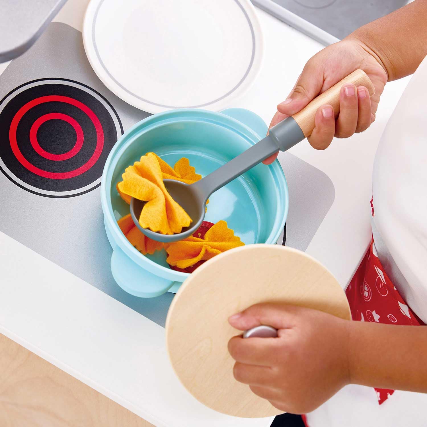 Hape Cook & Serve Set - Cooking Playset with Pot, Pan, Utensils, and Realistic Accessories, 3Y+, Multicoloured, child-size - Image 3