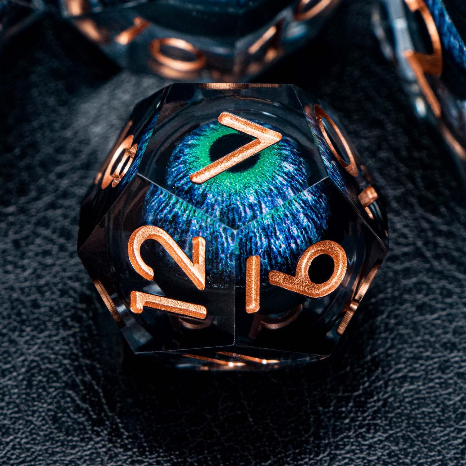 DND Set di dadi a forma di occhio di drago, con scatola, 7 pezzi, in resina, con bordo affilato, verde e blu, set di dadi poliedrici con nucleo liquido, dadi D e D, per giochi di ruolo D&D