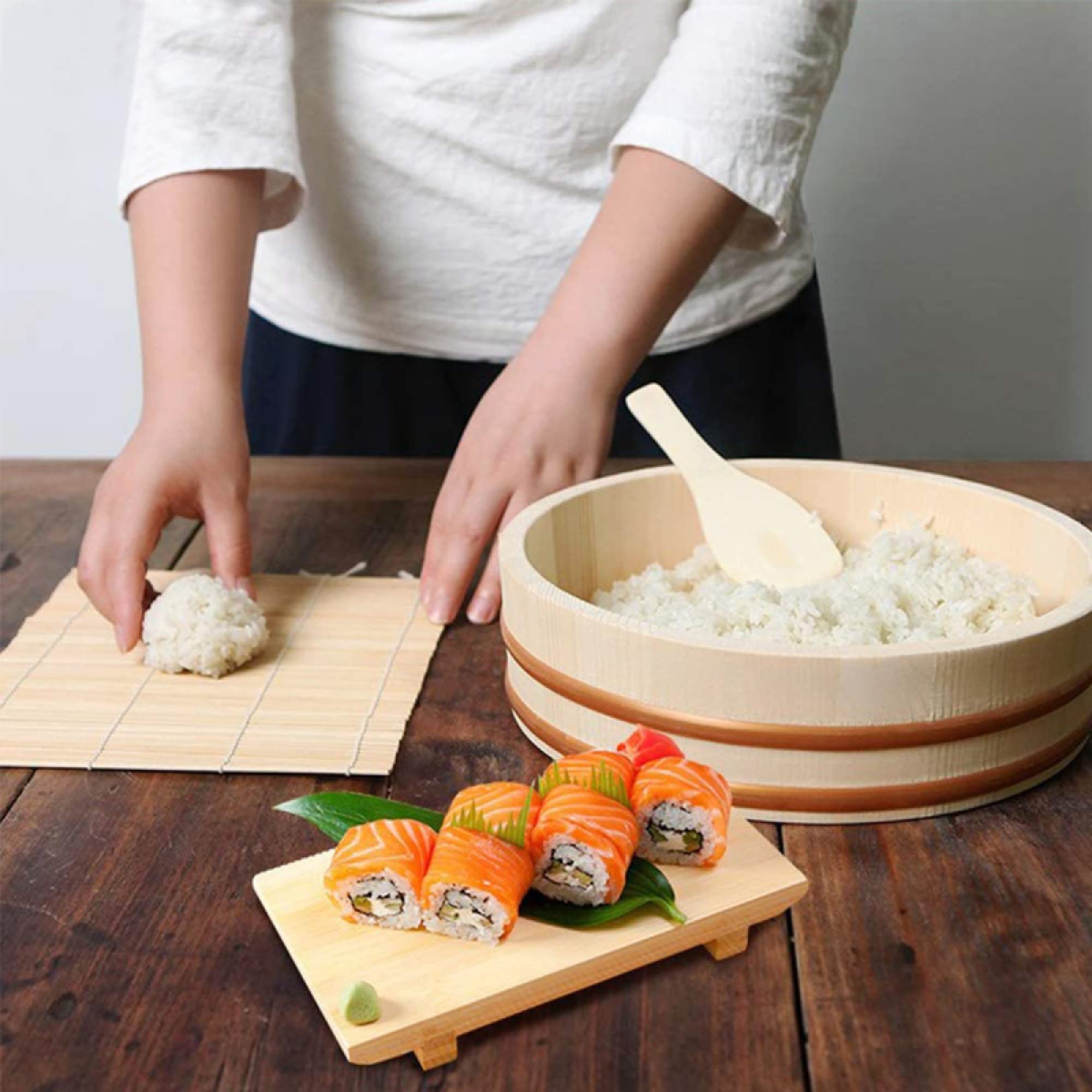 Hangiri Sushi Oke pojemnik do mieszania ryżu, zestaw do robienia sushi z Hangiri X1, bambusowa mata do zwijania sushi x 1, łopatka do ryżu x 1 - drewno sosnowe/60 x 16 cm