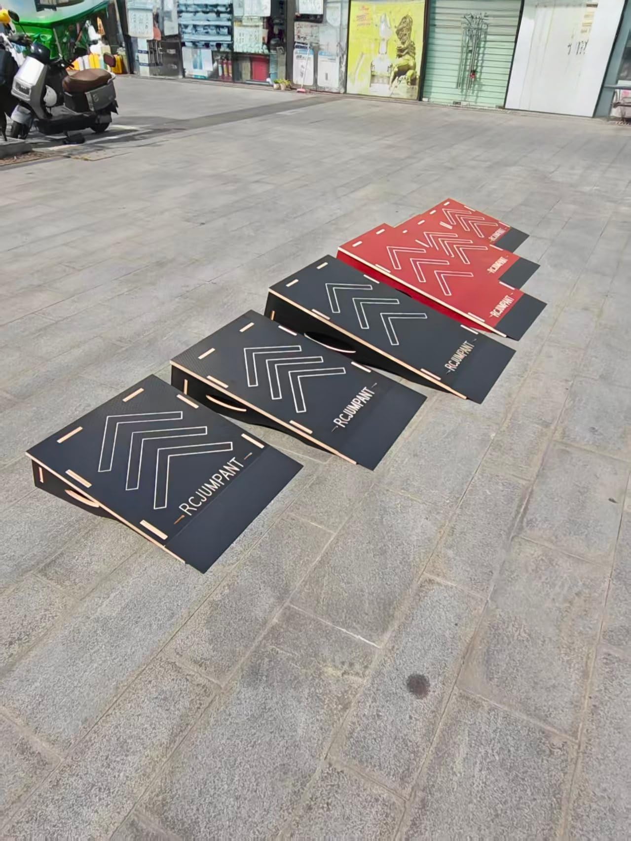 Rampa per skateboard e bici, Rampa per auto RC, per BMX, con piastra in ferro, 3 misure, portatile, antiscivolo, montaggio senza attrezzi (nero, 89 x 23,3 x 22,1 cm (lunghezza x larghezza x altezza)