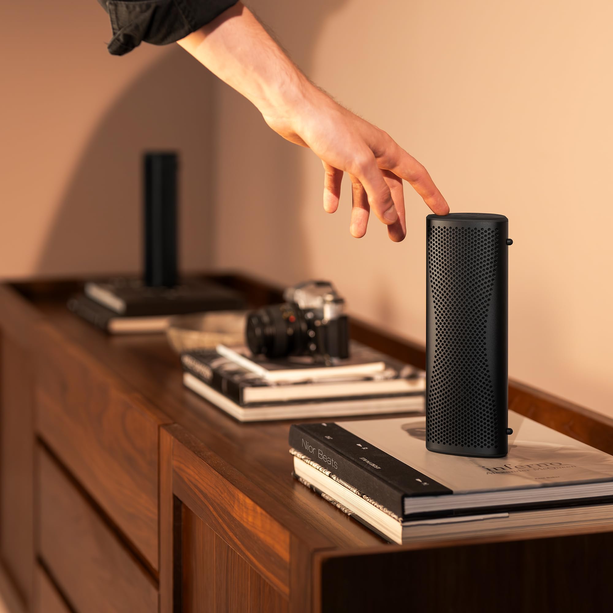 KEF Muo High-Fidelity Premium tragbarer Bluetooth-Lautsprecher, Midnight Black | Bluetooth 5.4 aptX Adaptive | USB-C | IP67 wasserdicht | 24 Std. Wiedergabezeit | für zu Hause, draußen und unterwegs