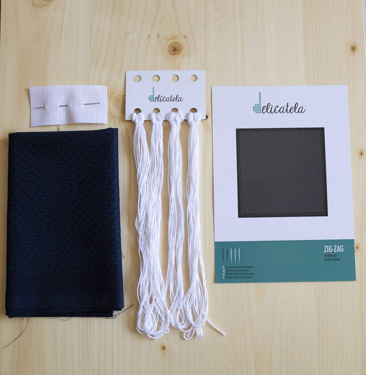 Sashiko Japanse borduurset, voorbedrukt , stof 68 cm x 34 cm, speciaal natuurlijk garen voor Sashiko, lange naald, borduurinstructies van Delicatela