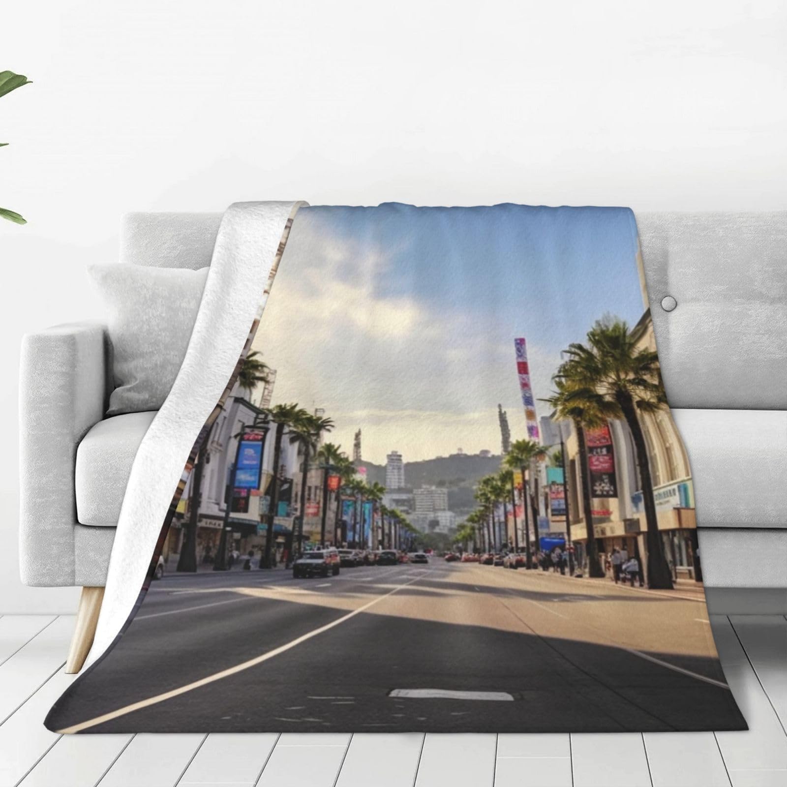 Couverture Hollywood Boulevard la solution contre le froid sur le canapé