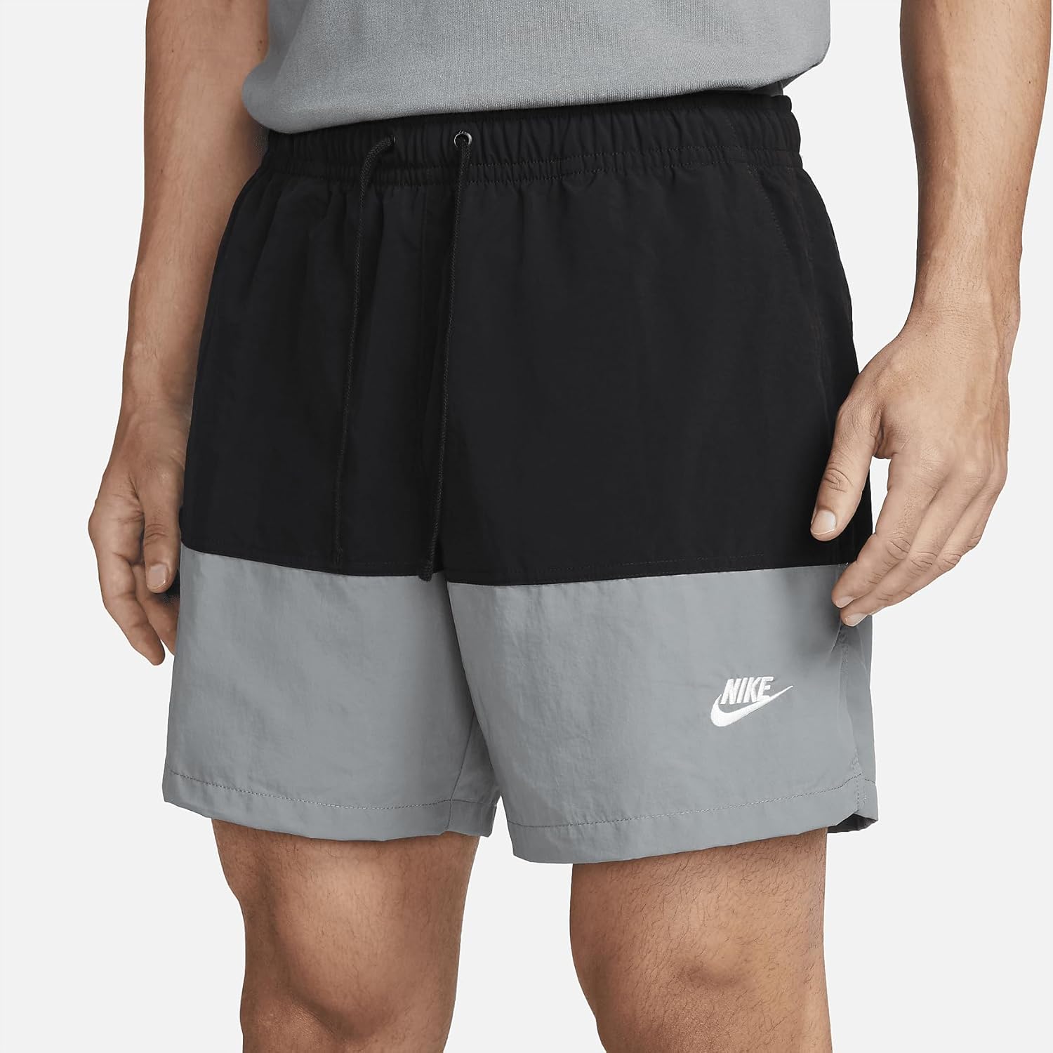 Nike Club Men's Woven Color-Blocked Shorts Size - Small