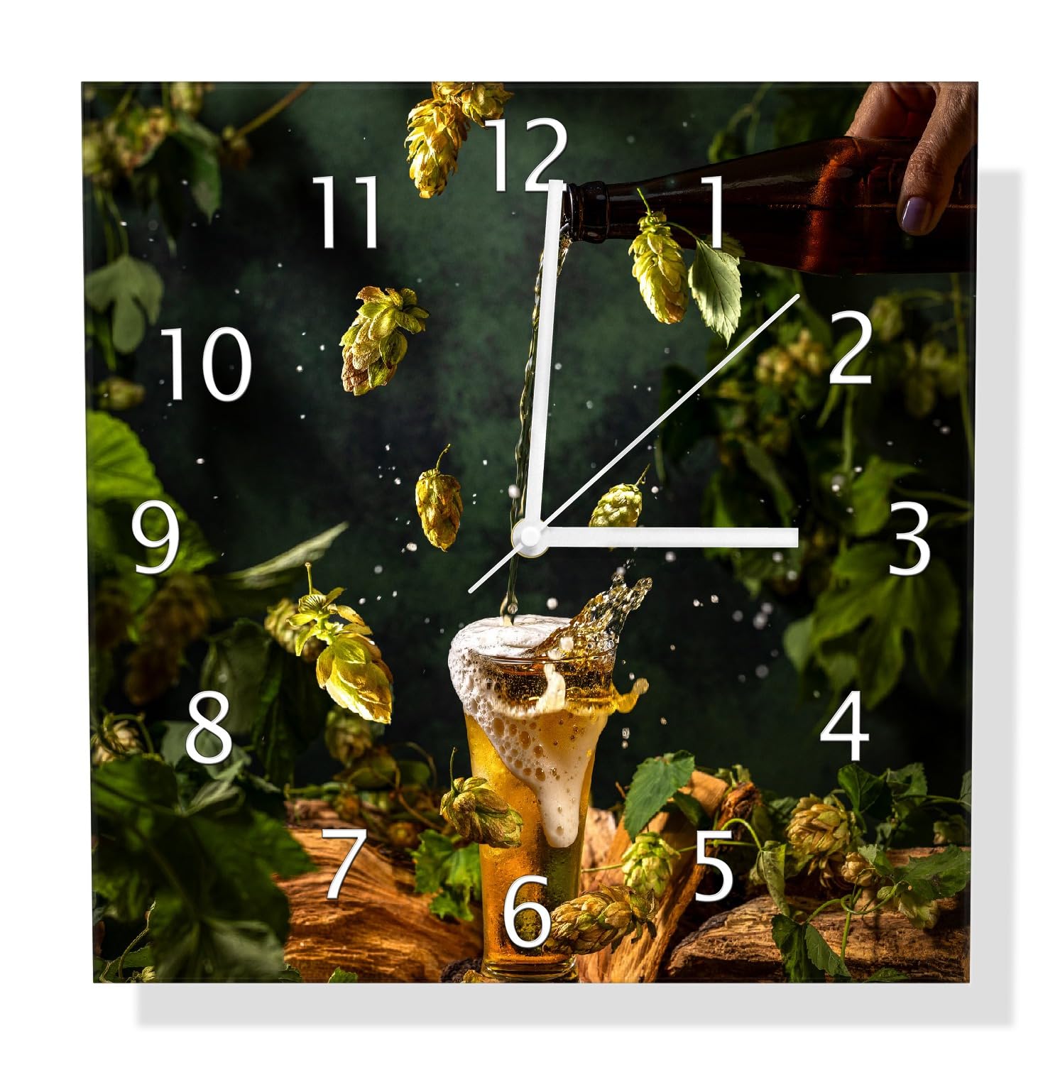 Wallario Design-Wanduhr Braukunst - Hopfenkaltschale aus Glas, Motiv-Uhr Größe 30 x 30 cm, weiße Zeiger