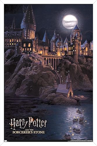 Vista 11 de Harry Potter y la piedra del brujo - Póster de pared de Hogwarts por la noche, 22.4 pulgadas de largo x 14.7 pulgadas de ancho, versión enmarcada