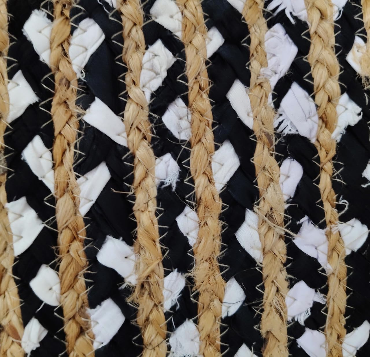 Tapis décoratif noir et blanc fait à la main en coton et jute | Tapis géométrique moderne de style bohème | Tapis de plancher de salon respectueux de l'environnement – 1,2 m carré