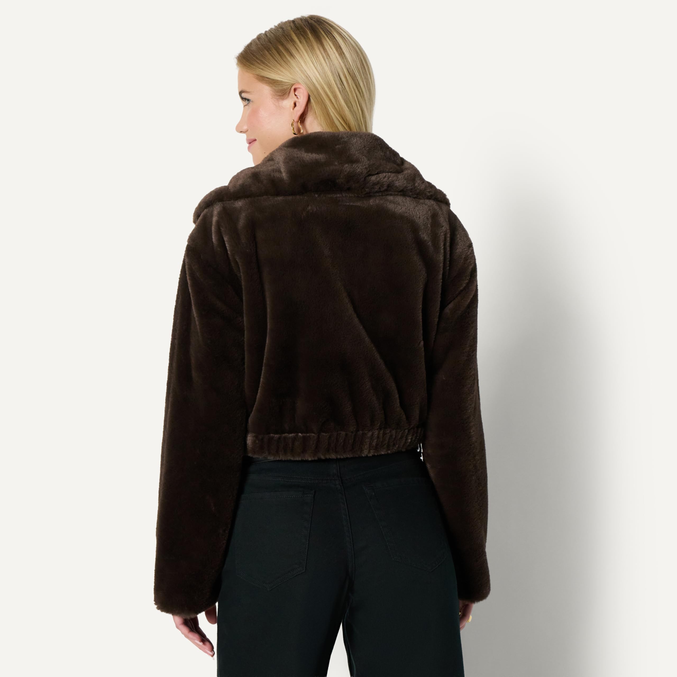 Amazon Essentials Giacca Oversize in Pelliccia Sintetica con Colletto, Vestibilità Comoda Donna