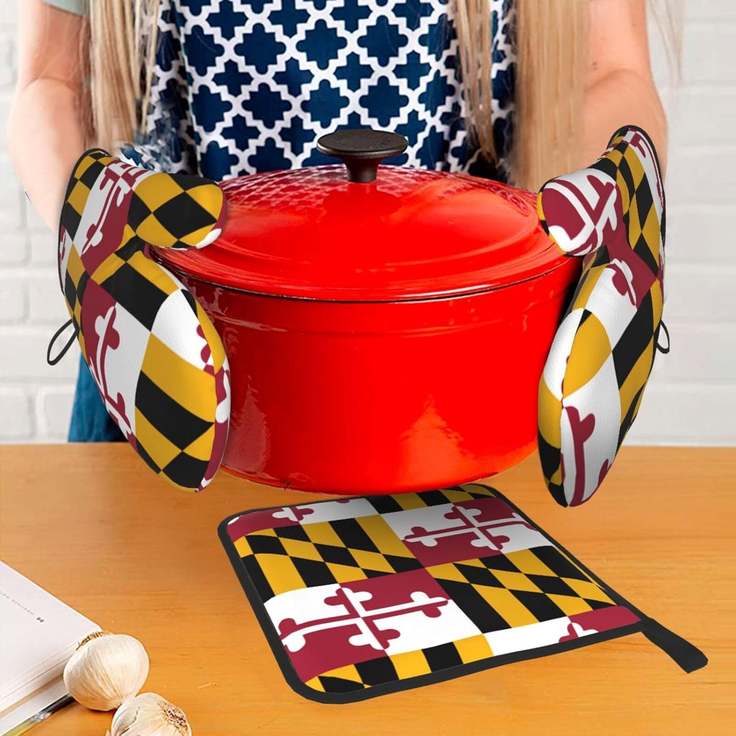 Maryland State Flag Print Heat Resistant Microwave Gloves, Used for Baking, Cooking, and Fashion Kitchen Essentials