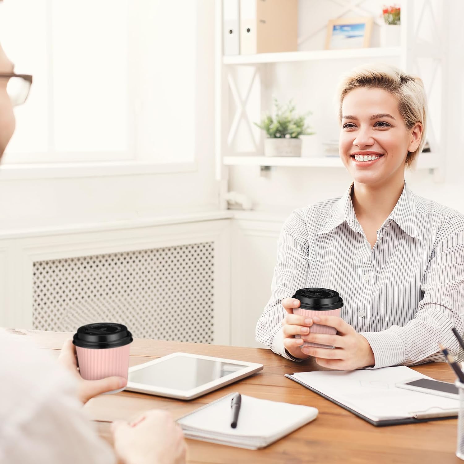 Uiifan 100 Set 4oz Disposable Espresso Cups with Lids Ripple Corrugated Paper Disposable Coffee Insulated Hot Ripple Cups for hot Chocolate, Tea, and Cocoa Drinks(Pink) - Image 6