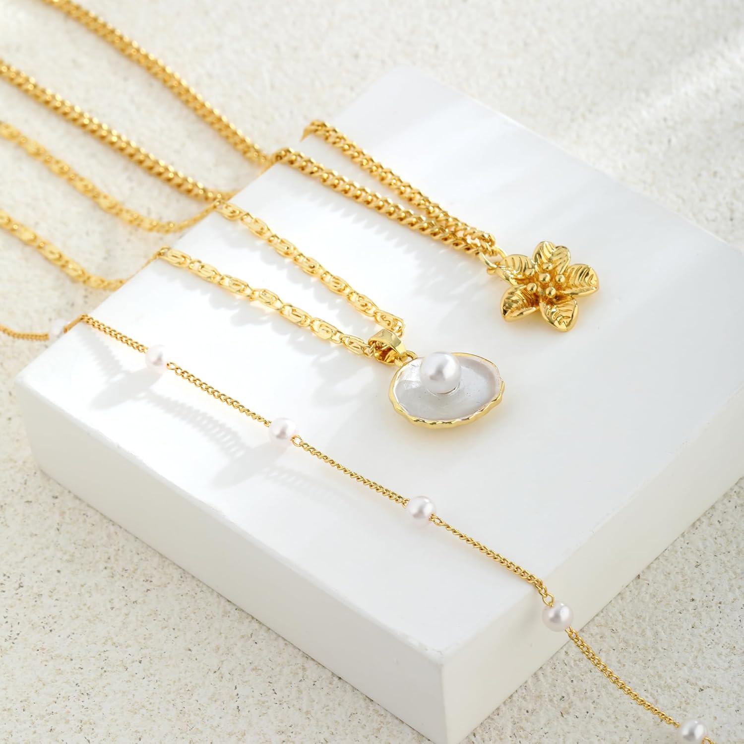 CAROVO Charm Necklace for Women Dainty 14K Gold Layered Boho Seashell Pearl Flower Pendant Charm Necklace Summer Beach Jewelry for Women - Image 6