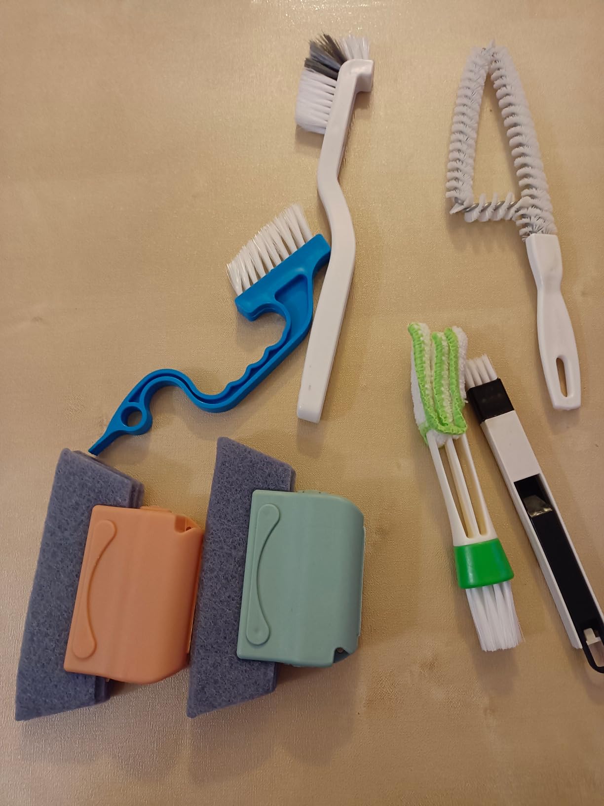 QeeHeng Kit de nettoyage de précision pour vélo, 10 pièces, avec brosse à récurer pour chaîne de vélo, convient pour VTT, vélo de route, de ville, hybrides, pliants et BMX QeeHeng Kit de nettoyage de précision pour vélo, 10 pièces, avec brosse à récurer pour chaîne de vélo, convient pour VTT, vélo de route, de ville, hybrides, pliants et BMX