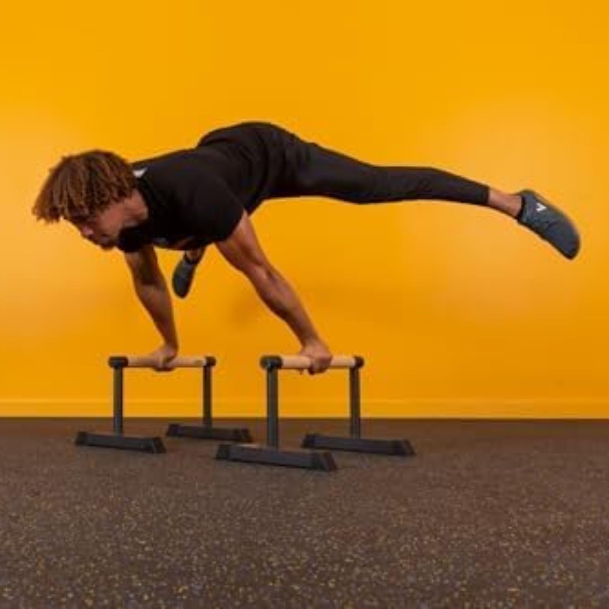 Gravity Fitness Parallettes Bars mit Hybrid-Holzgriffen, stabil für Calisthenics, Gymnastik, Krafttraining, tragbar & leicht für Zuhause oder kommerzielles Fitnessstudio
