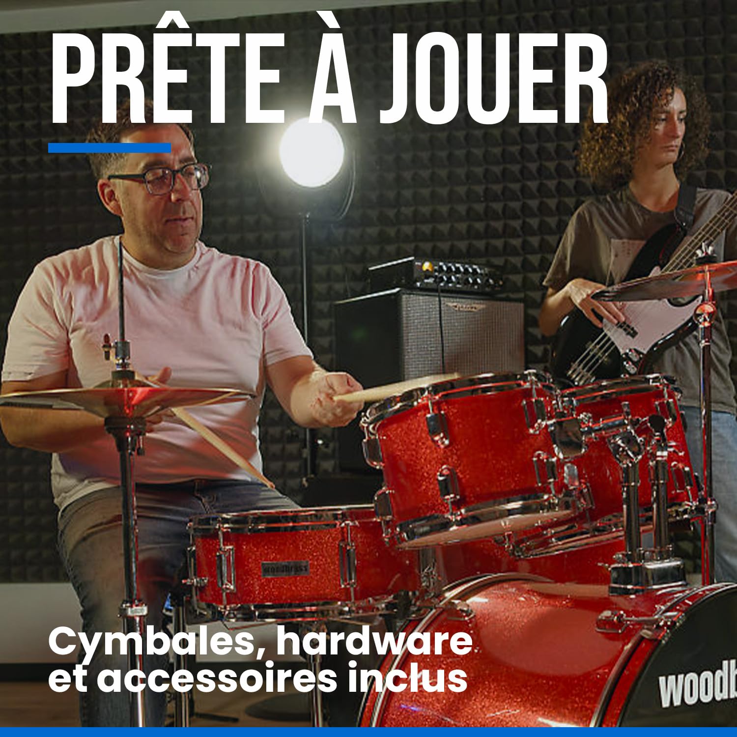 Woodbrass AD100 Batterie Noir Brillant - Idéale pour Débutants, Prête à l'emploi, Accessoires inclus - Kit batterie acoustique complet fûts en peuplier