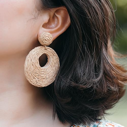 Vista 2 de Aretes circulares de rafia bohemios Lindos aretes redondos colgantes de verano hechos a mano de ratán para mujer, ligeros