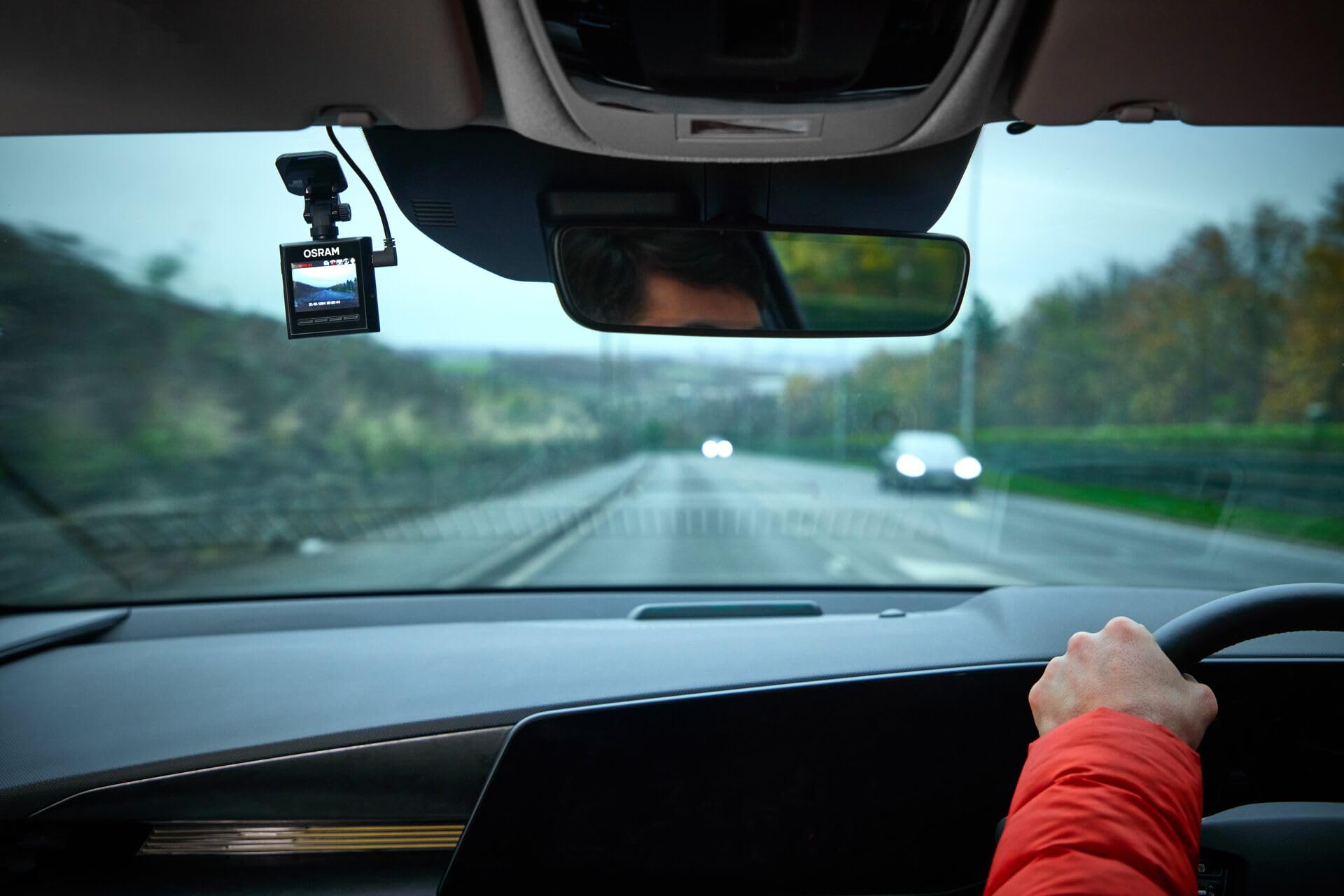 OSRAM ROADsight 2500 Dash Camera, 1080p HD, Display da 2 Pollici, grandangolo 140°, sensore G, 30 fps, modalità parcheggio, Funzione HDR, Slot per Scheda Micro SD