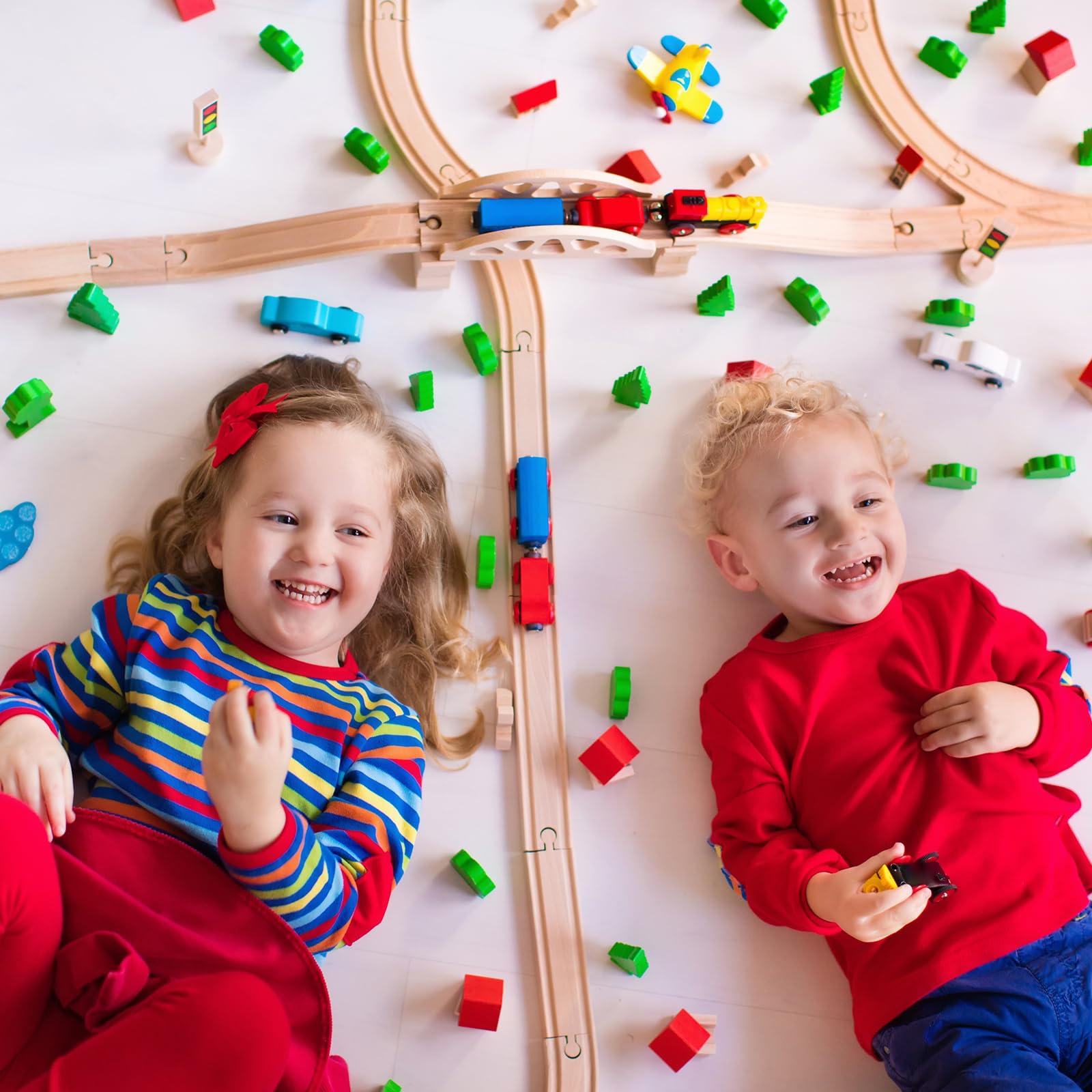 Juego de 33 rieles de ferrocarril de madera - Con riel en S, cruce y clavijas - Compatible con marcas de ferrocarril - Rieles de madera para niños de 3 años en adelante (33 piezas)