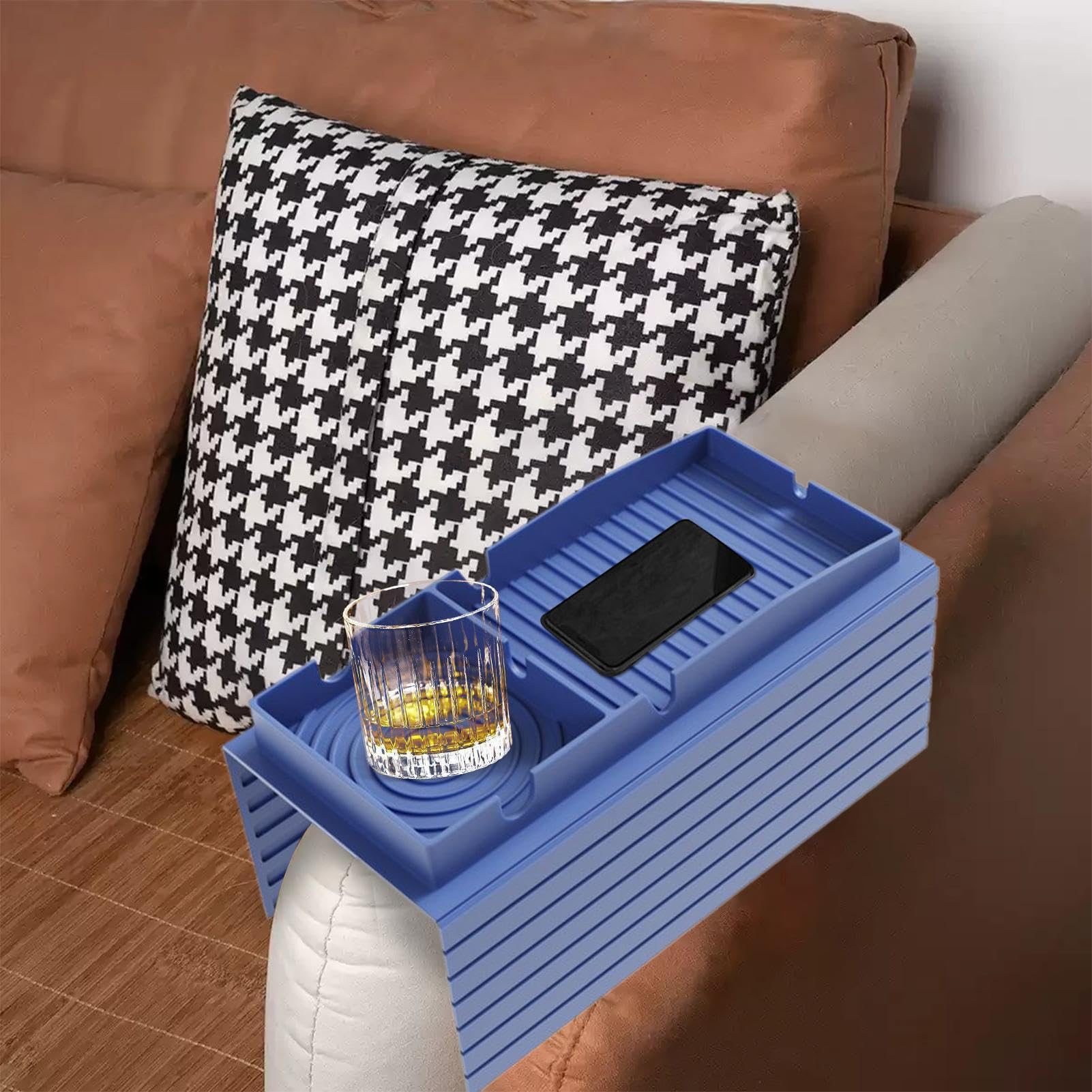 Mesa con bandeja para reposabrazos de sofá, mesa auxiliar antideslizante con soporte para bebidas, aperitivo para control remoto, teléfono y tazas, perfecta para uso en sala de estar