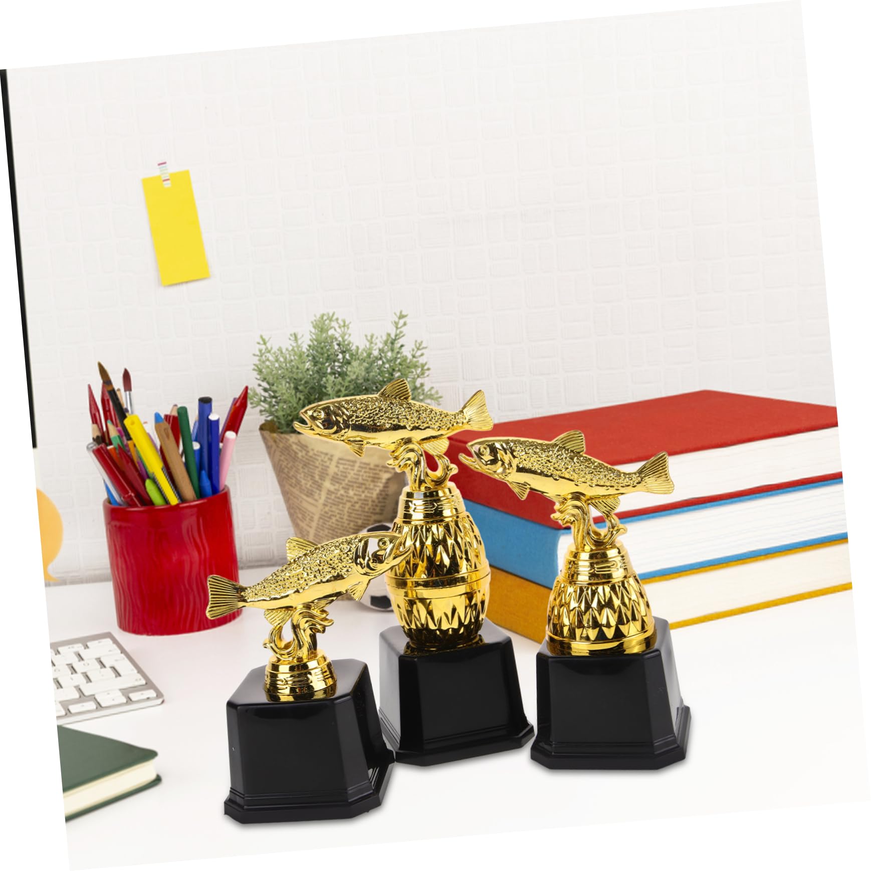 TOYANDONA 3 Stück Miniatur Pokalset in Angel Form aus Kunststoff mit Realistischem Aussehen für Kinder als Siegerpokal und Party Trophäen Dekoration bei Wettbewerben