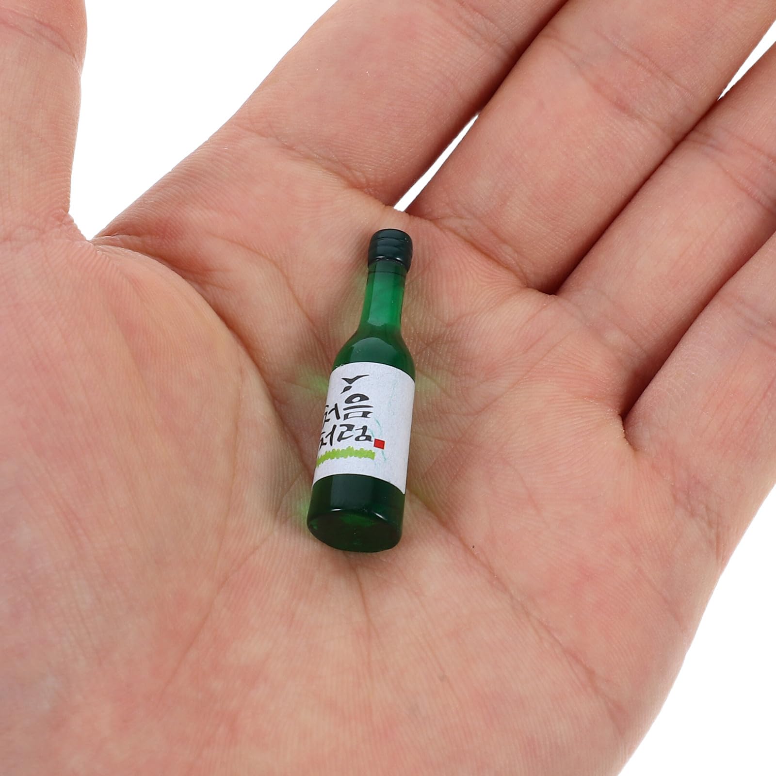 Amazon.co.jp: ミニチュア酒瓶 置物 樹脂製 15個入り 緑色 韓国風 写真