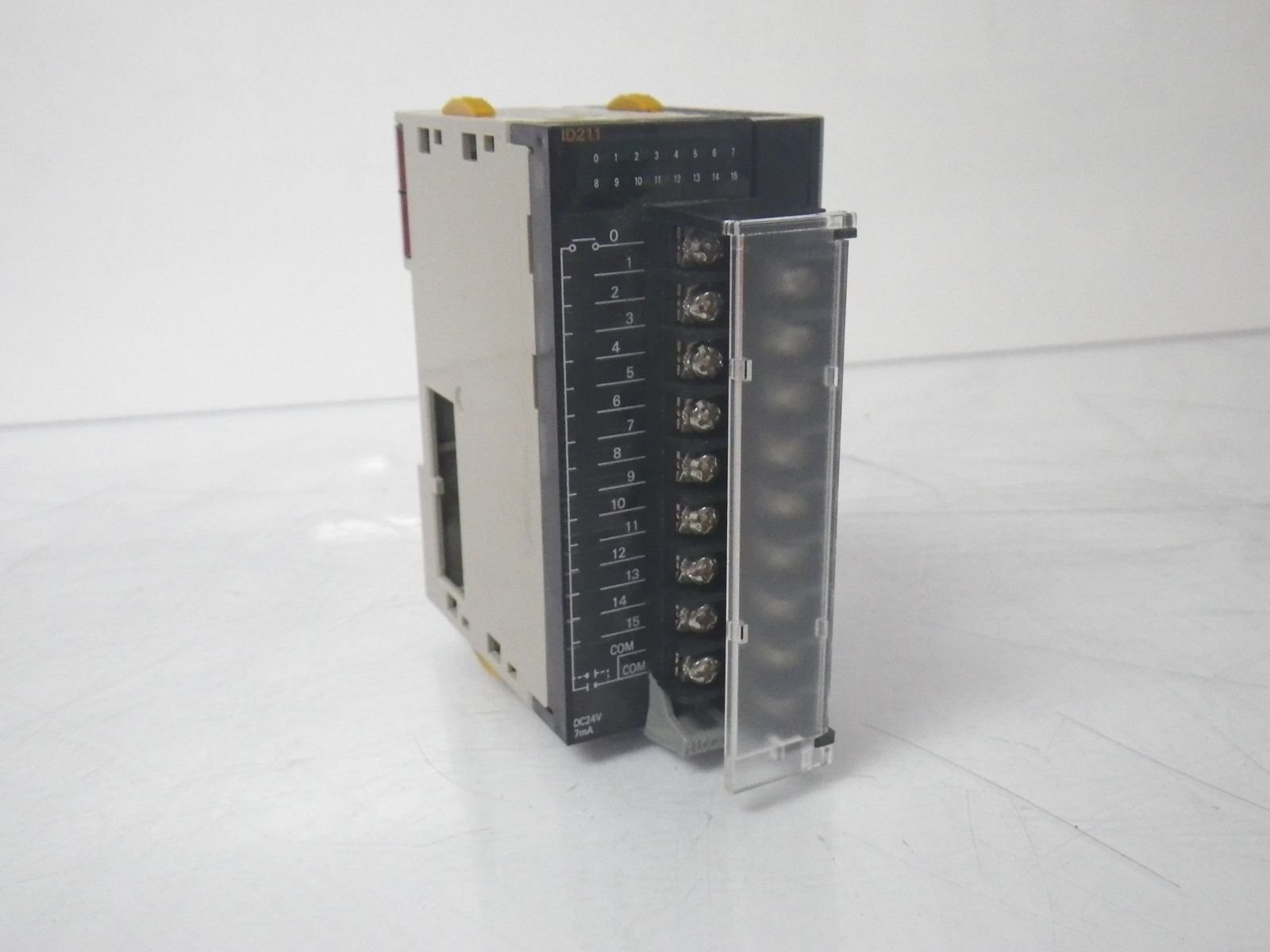 Módulo 16 entradas Omron con conector m3 para automatización industrial de 24vcc