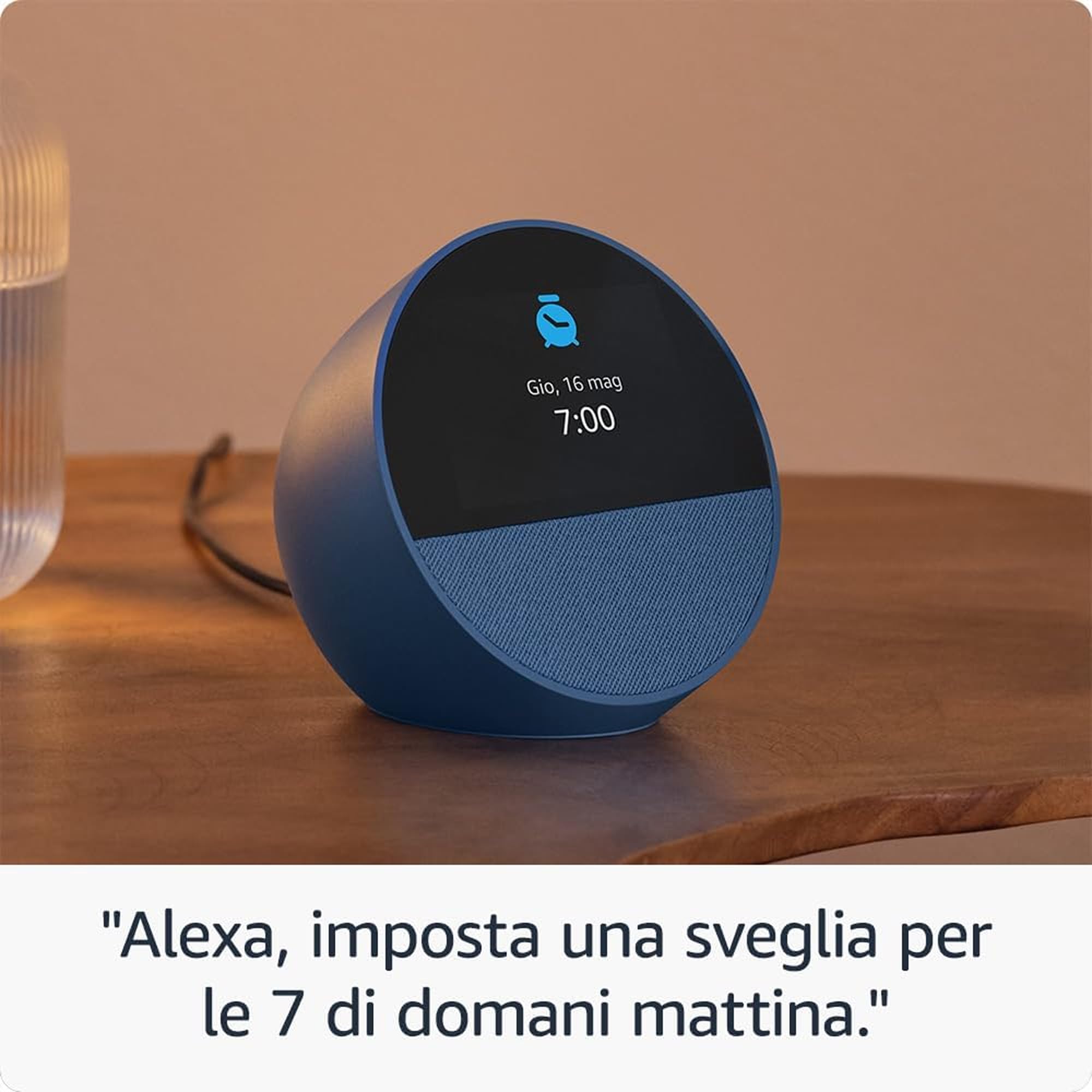 Amazon Echo Spot (Ultimo modello) | Bianco + WiZ Presa intelligente, compatibile con Alexa - Kit di base per Casa Intelligente